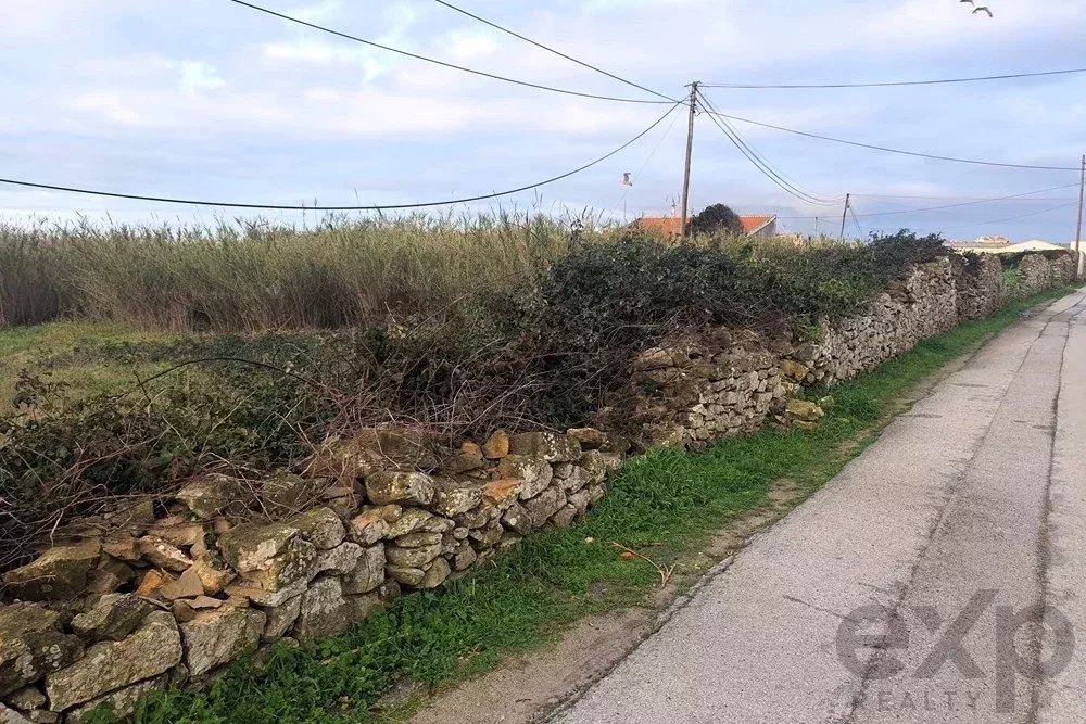 Terreno em primeira linha de mar, Peniche