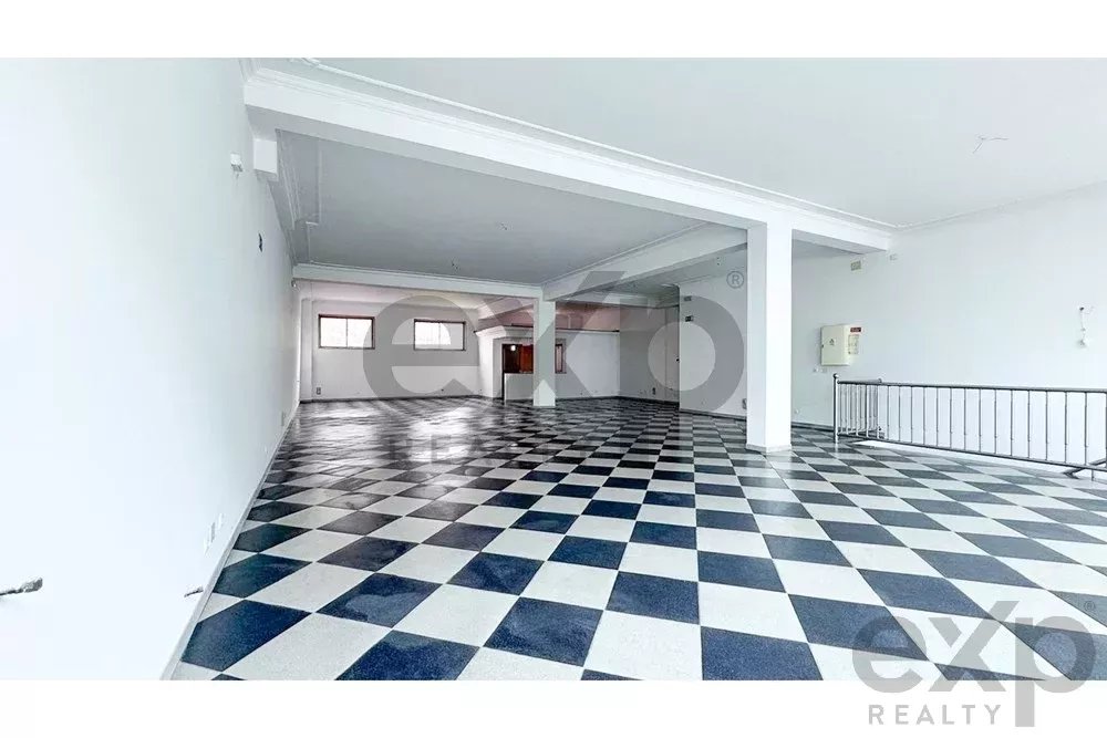 Espaço comercial a venda no Centro de Porto de Mós