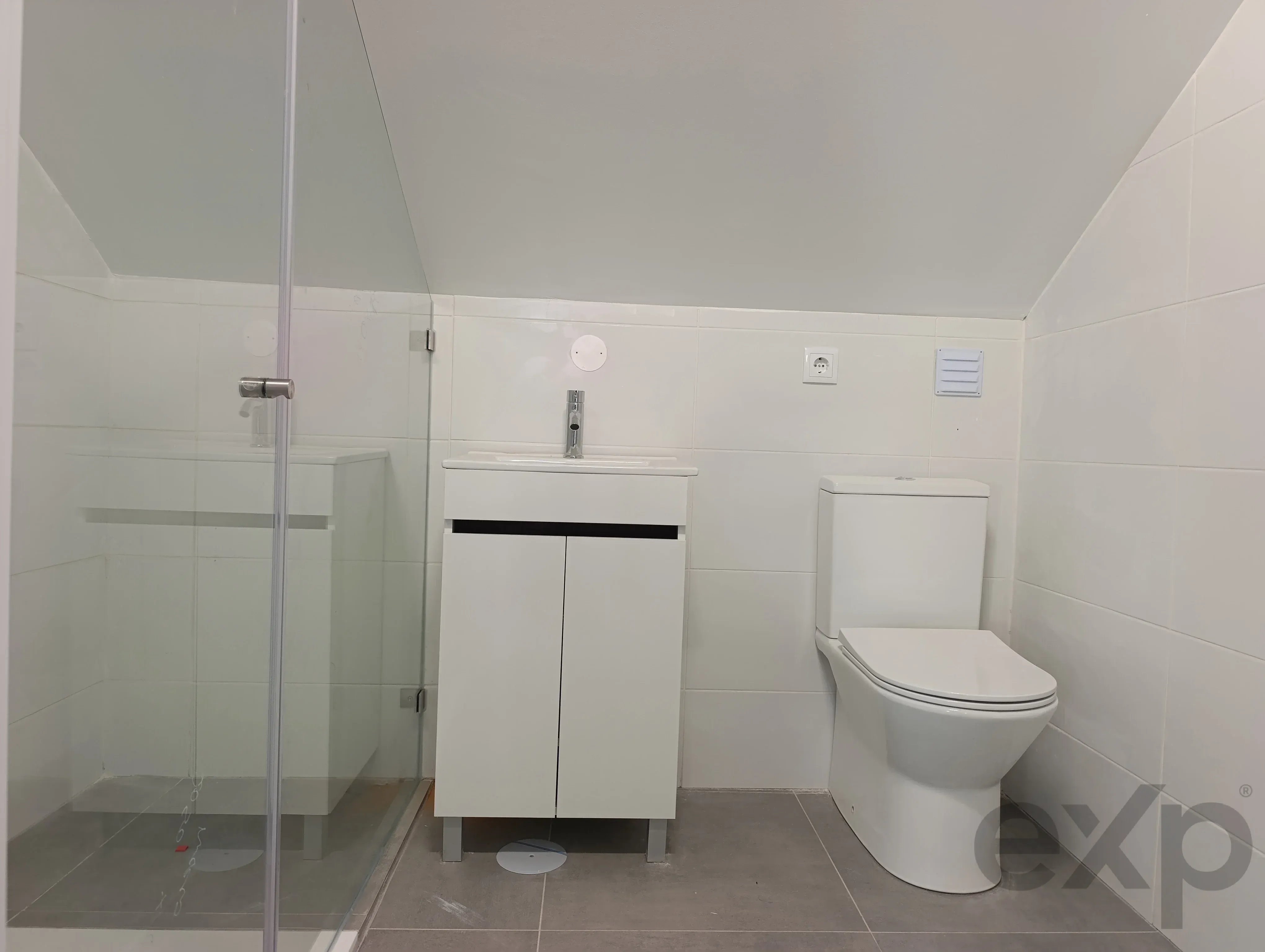 Moradia T2 totalmente remodelada  na Zona Histórica do Montijo 85949201 image 12