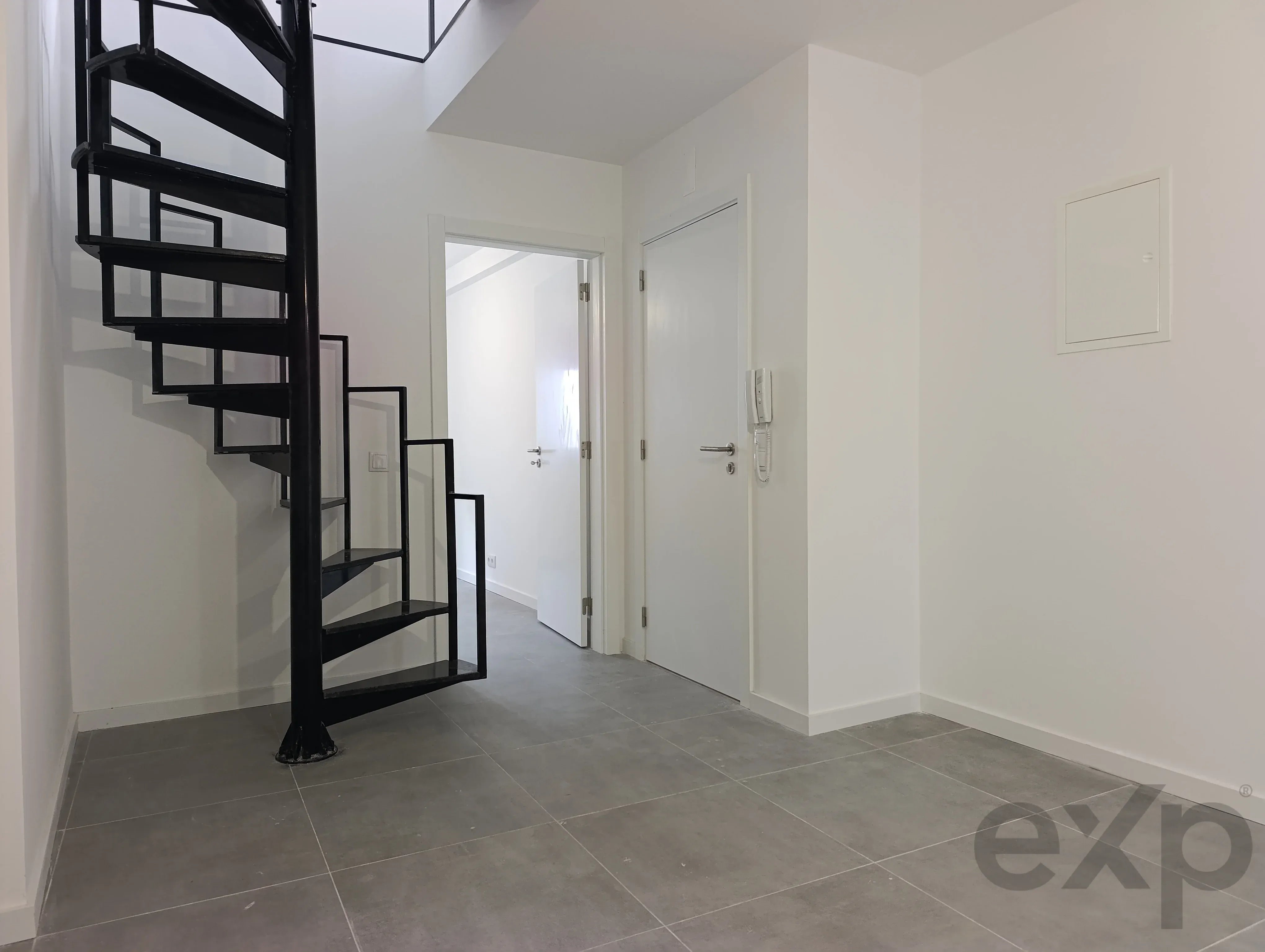 Moradia T2 totalmente remodelada  na Zona Histórica do Montijo 85949201 image 8