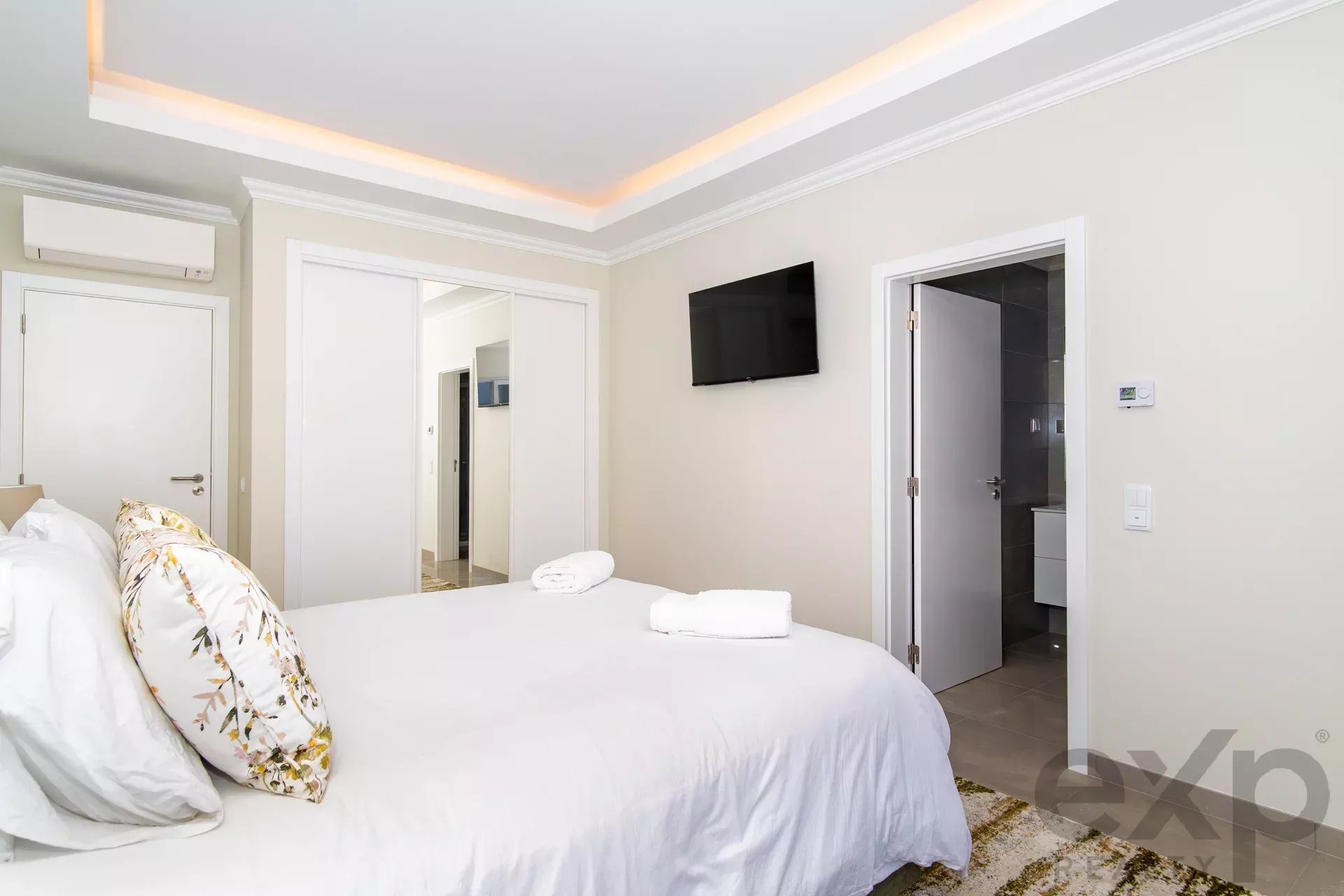 Modern Two‑Bedroom Apartment in a Golf & Spa Resort 85986047 image 13