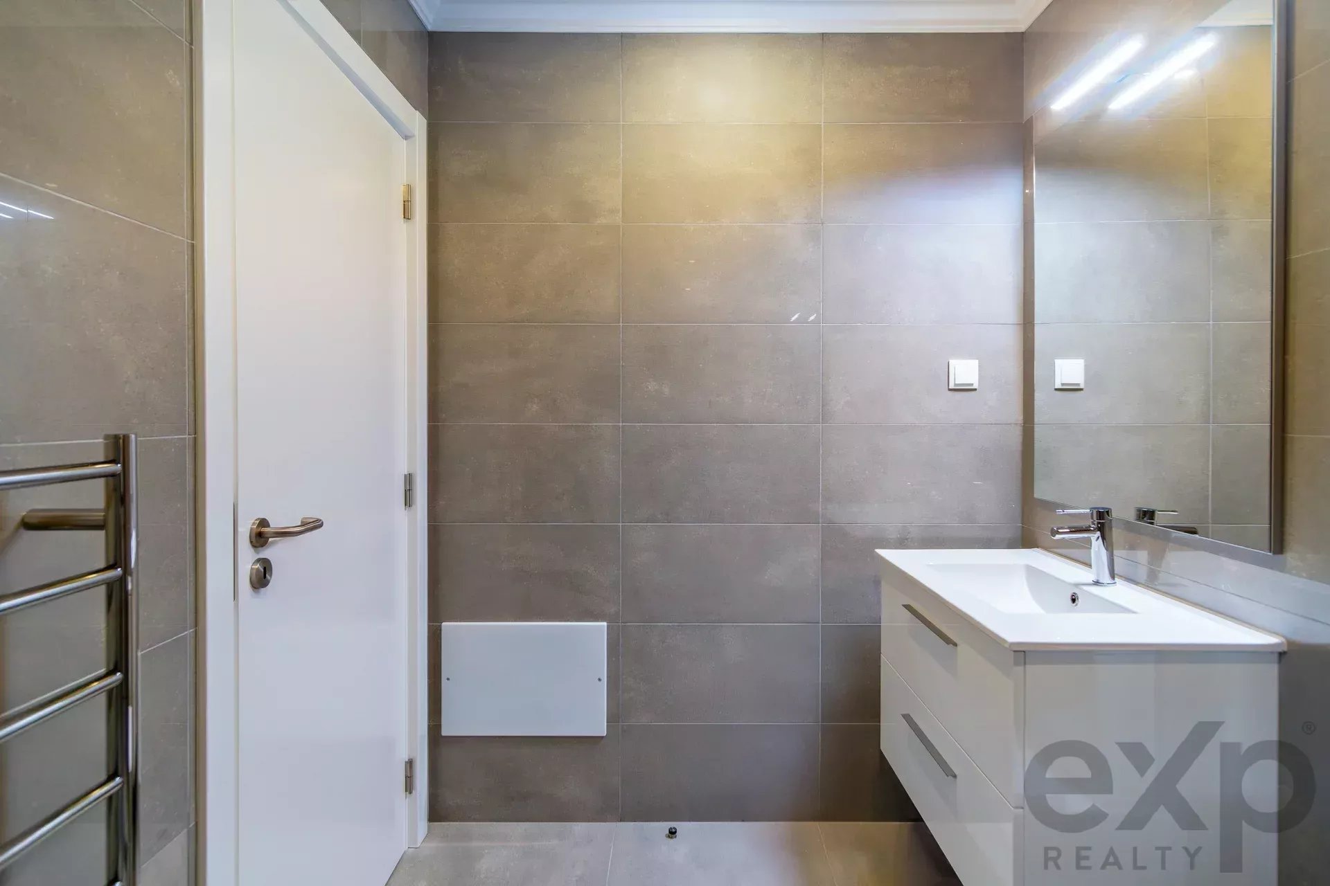 Modern Two‑Bedroom Apartment in a Golf & Spa Resort 85986047 image 16