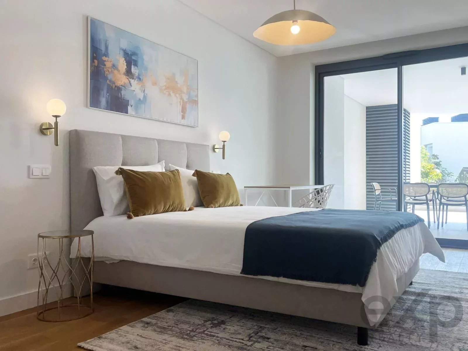 Luxo à Beira-Mar: Apartamento Exclusivo na Estrada Monumental