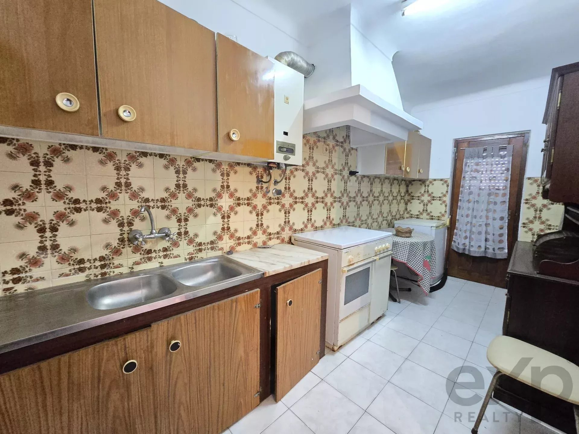 Moradia unifamiliar com 2 pisos, quintal, garagem, e terraço. 85992079 image 17