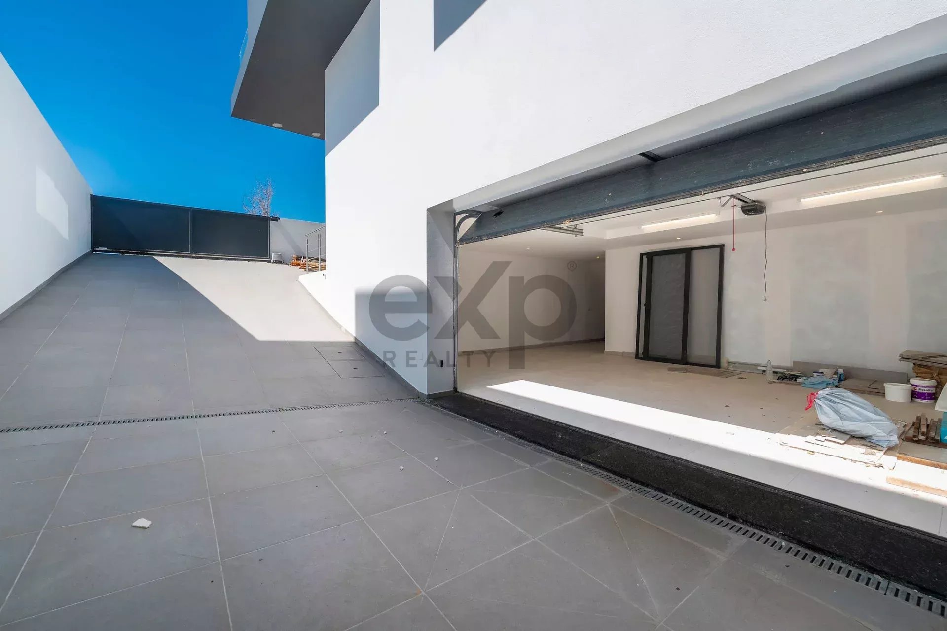 Contemporary six‑bedroom home recently constructed by Tavira Waterfront 85992139 image 88