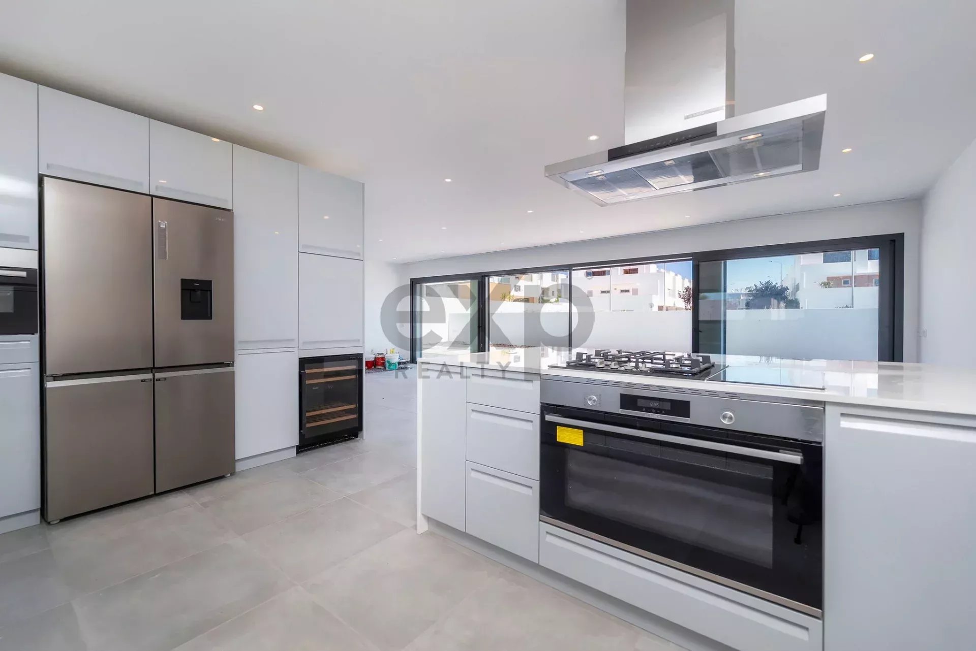 Contemporary six‑bedroom home recently constructed by Tavira Waterfront 85992139 image 13