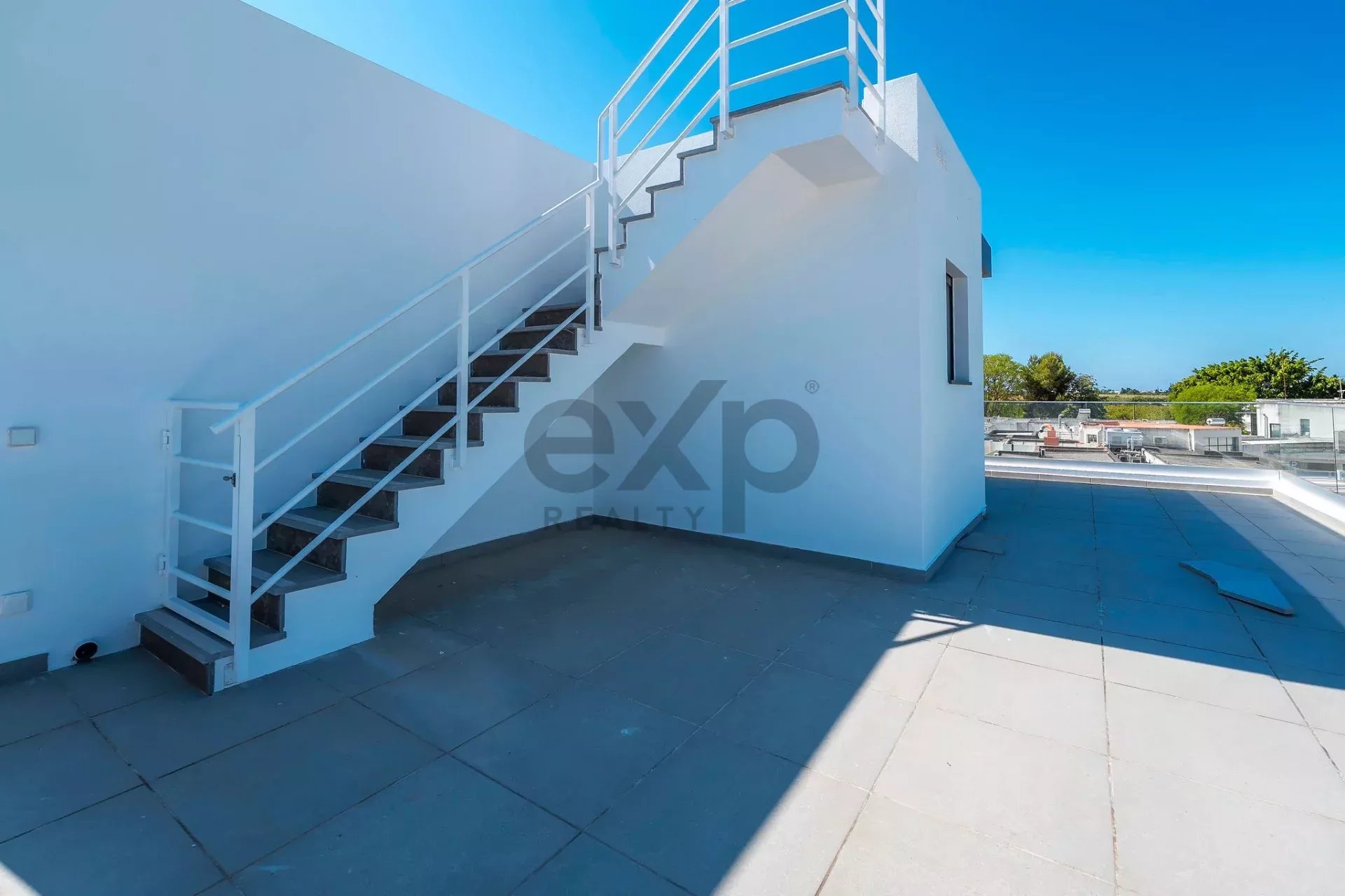 Contemporary six‑bedroom home recently constructed by Tavira Waterfront 85992139 image 77