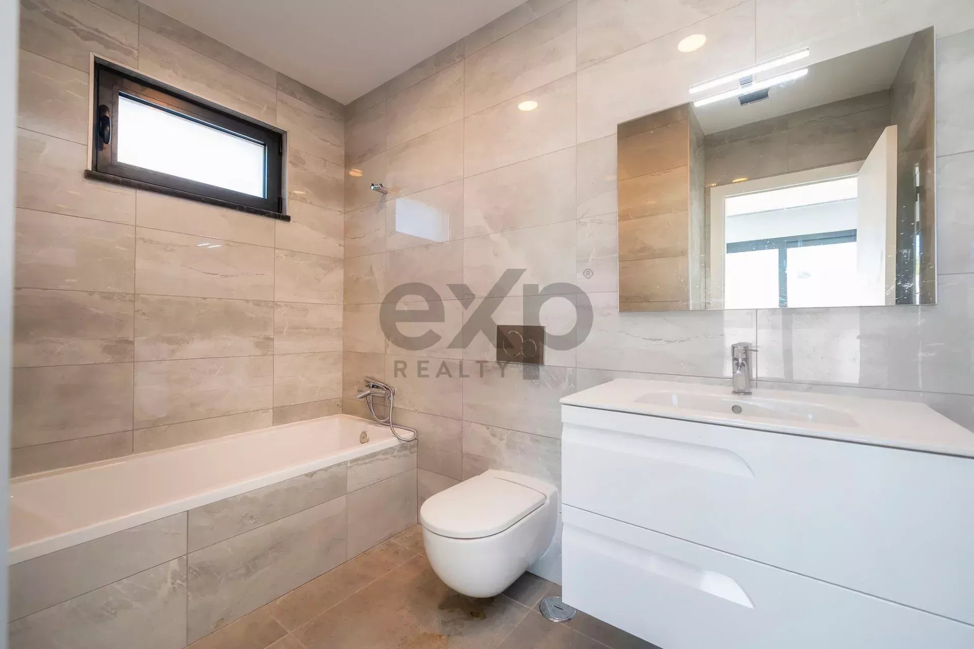 Contemporary six‑bedroom home recently constructed by Tavira Waterfront 85992139 image 28