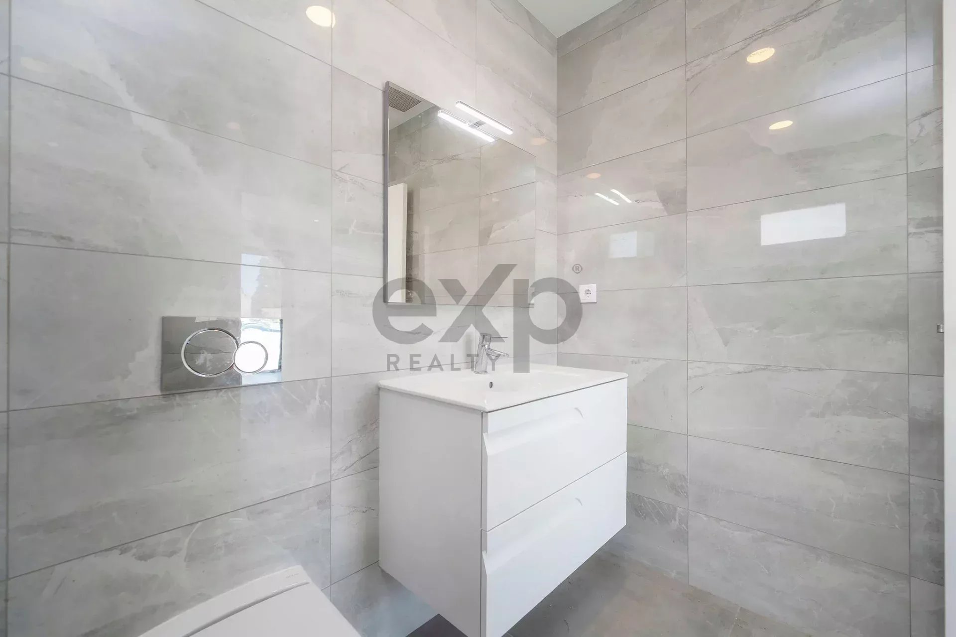 Contemporary six‑bedroom home recently constructed by Tavira Waterfront 85992139 image 30
