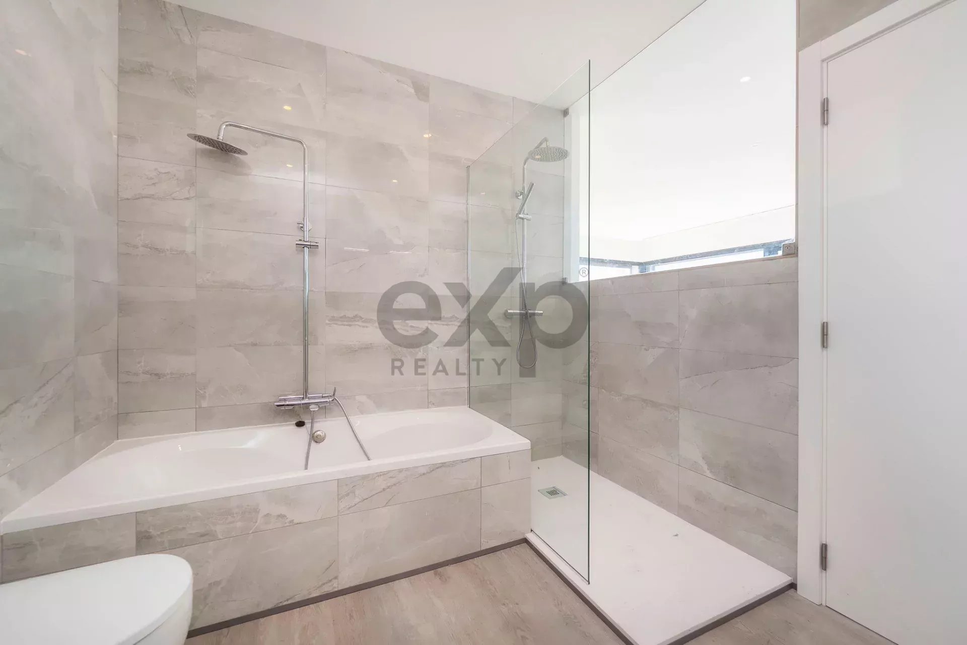Contemporary six‑bedroom home recently constructed by Tavira Waterfront 85992139 image 69