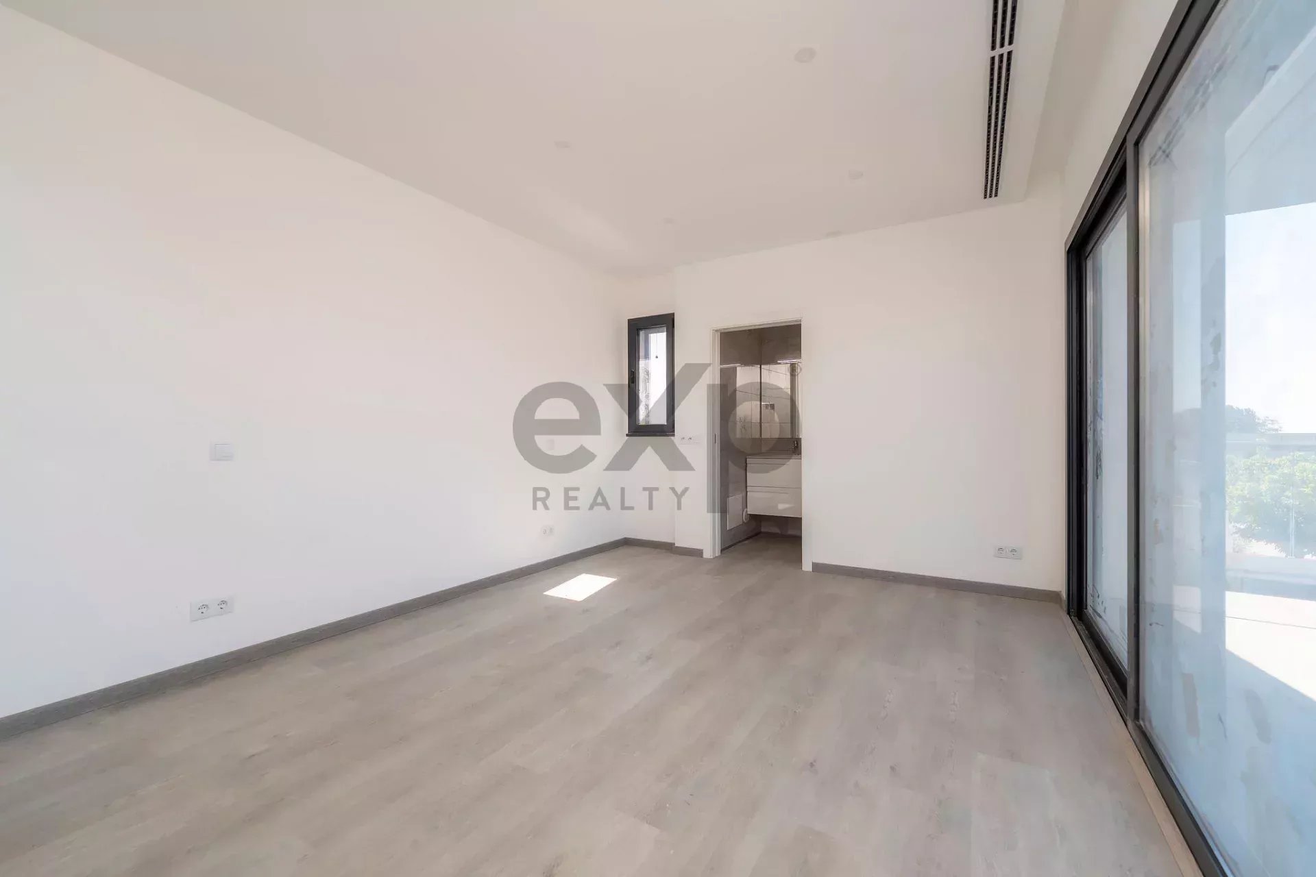Contemporary six‑bedroom home recently constructed by Tavira Waterfront 85992139 image 51