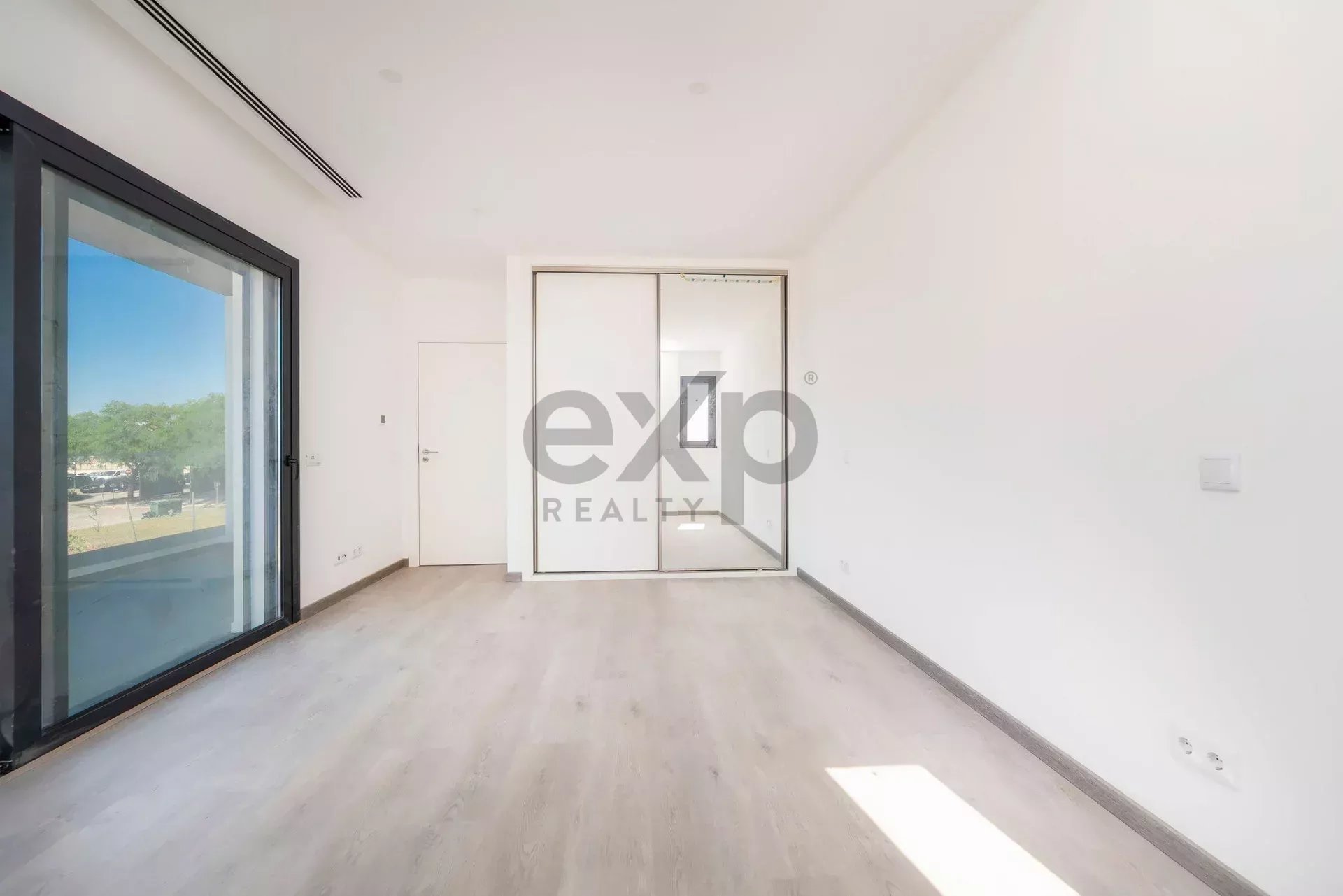 Contemporary six‑bedroom home recently constructed by Tavira Waterfront 85992139 image 53
