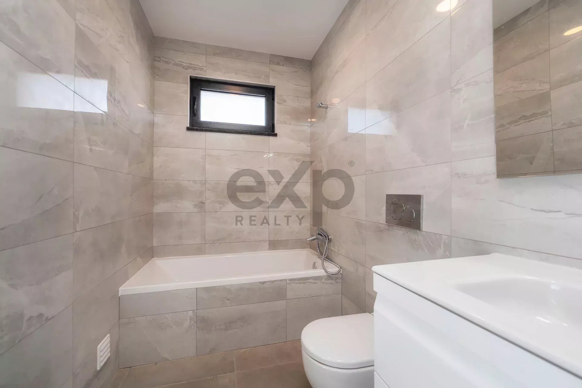Contemporary six‑bedroom home recently constructed by Tavira Waterfront 85992139 image 29