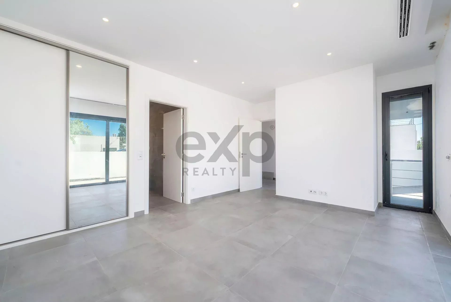 Contemporary six‑bedroom home recently constructed by Tavira Waterfront 85992139 image 25