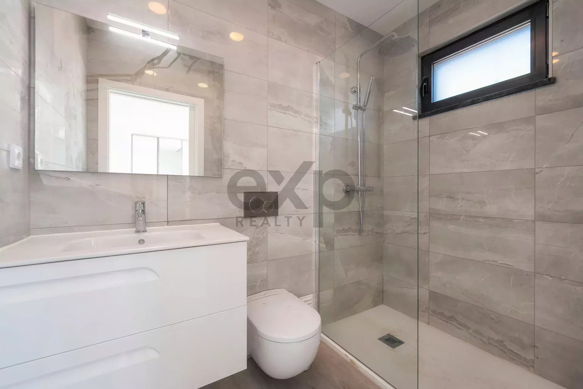 Contemporary six‑bedroom home recently constructed by Tavira Waterfront 85992139 image 42