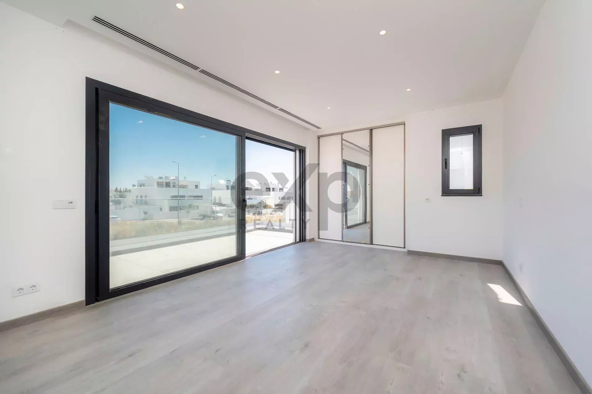 Contemporary six‑bedroom home recently constructed by Tavira Waterfront 85992139 image 39