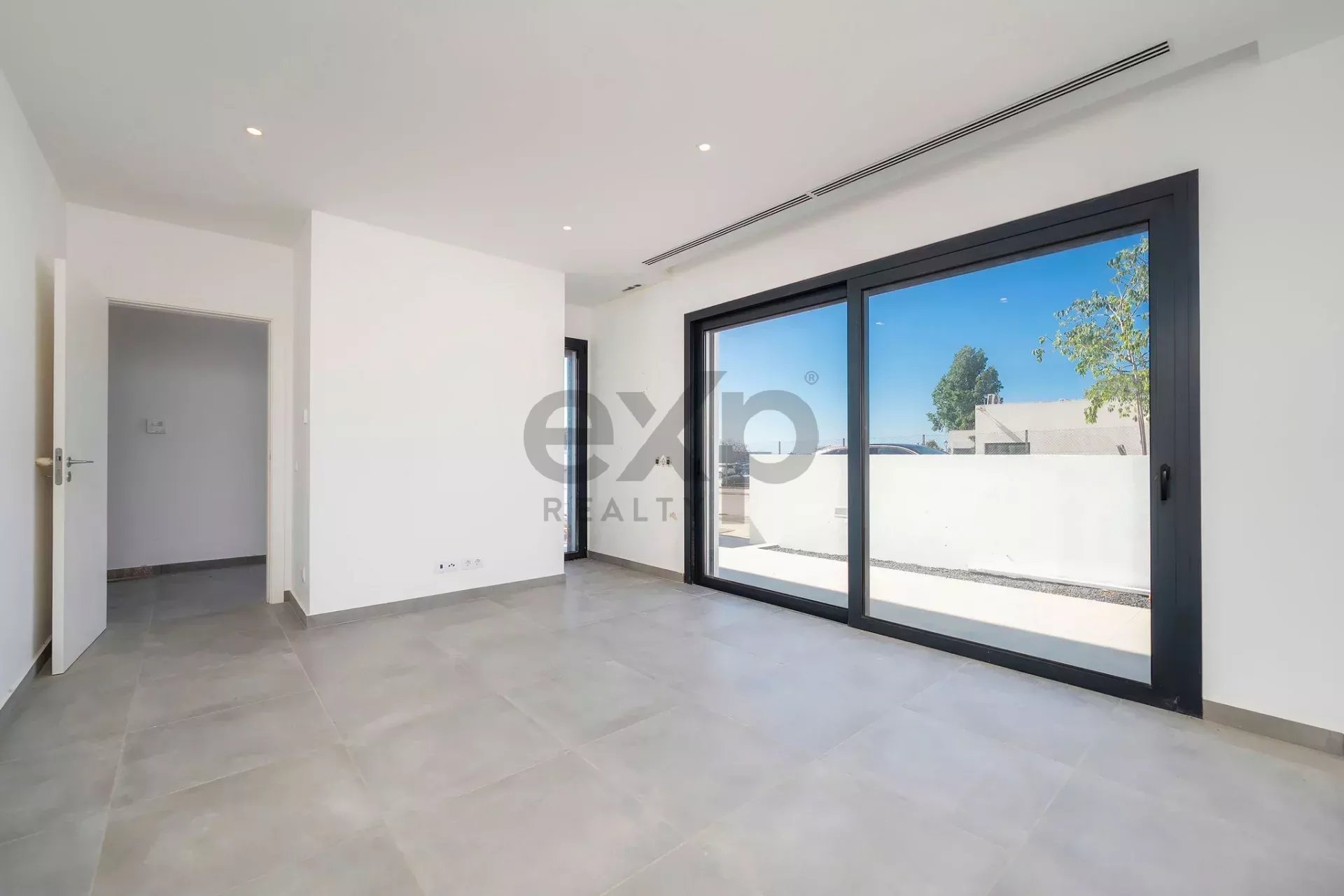 Contemporary six‑bedroom home recently constructed by Tavira Waterfront 85992139 image 27