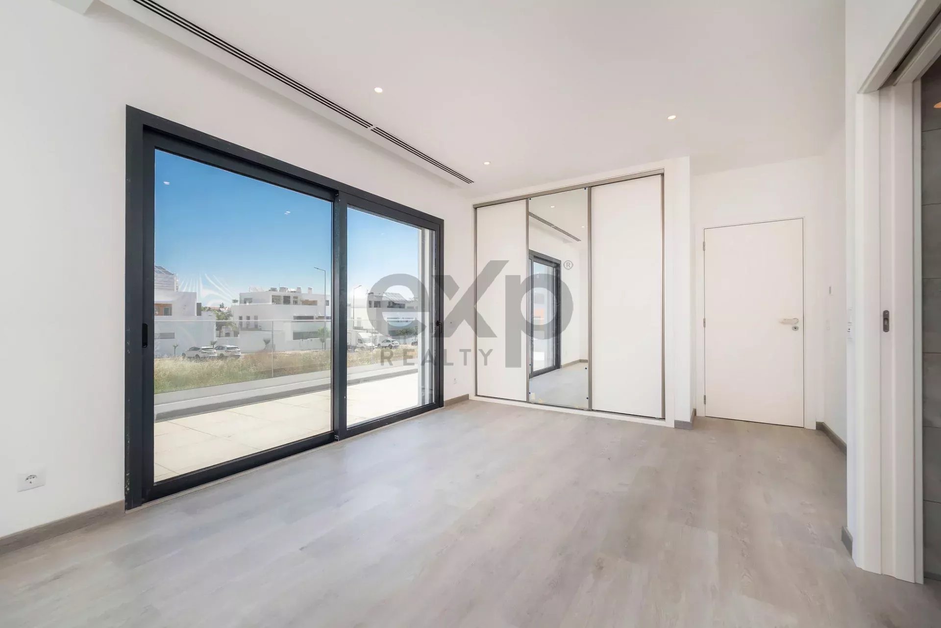 Contemporary six‑bedroom home recently constructed by Tavira Waterfront 85992139 image 34
