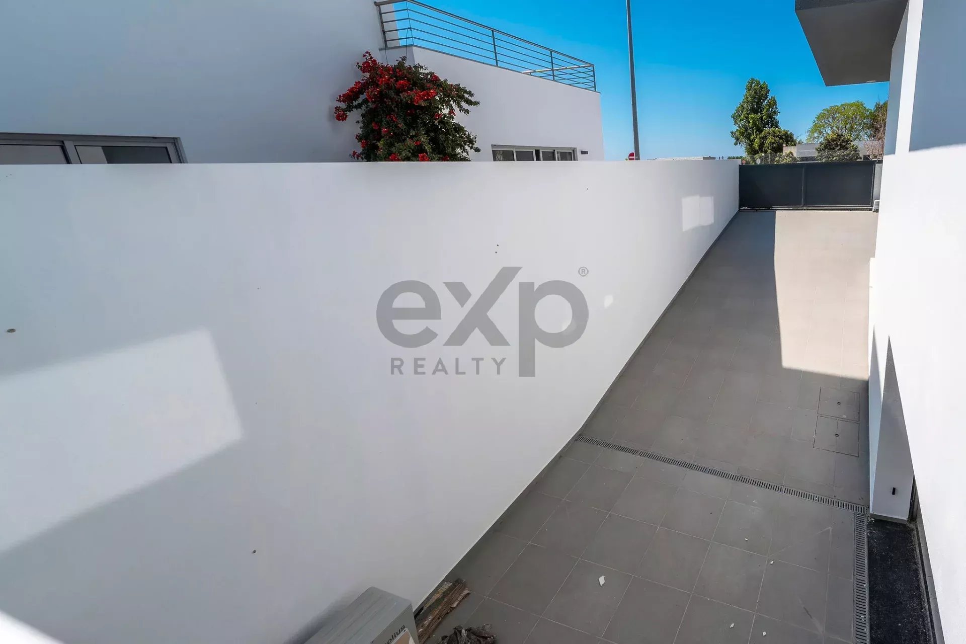 Contemporary six‑bedroom home recently constructed by Tavira Waterfront 85992139 image 84