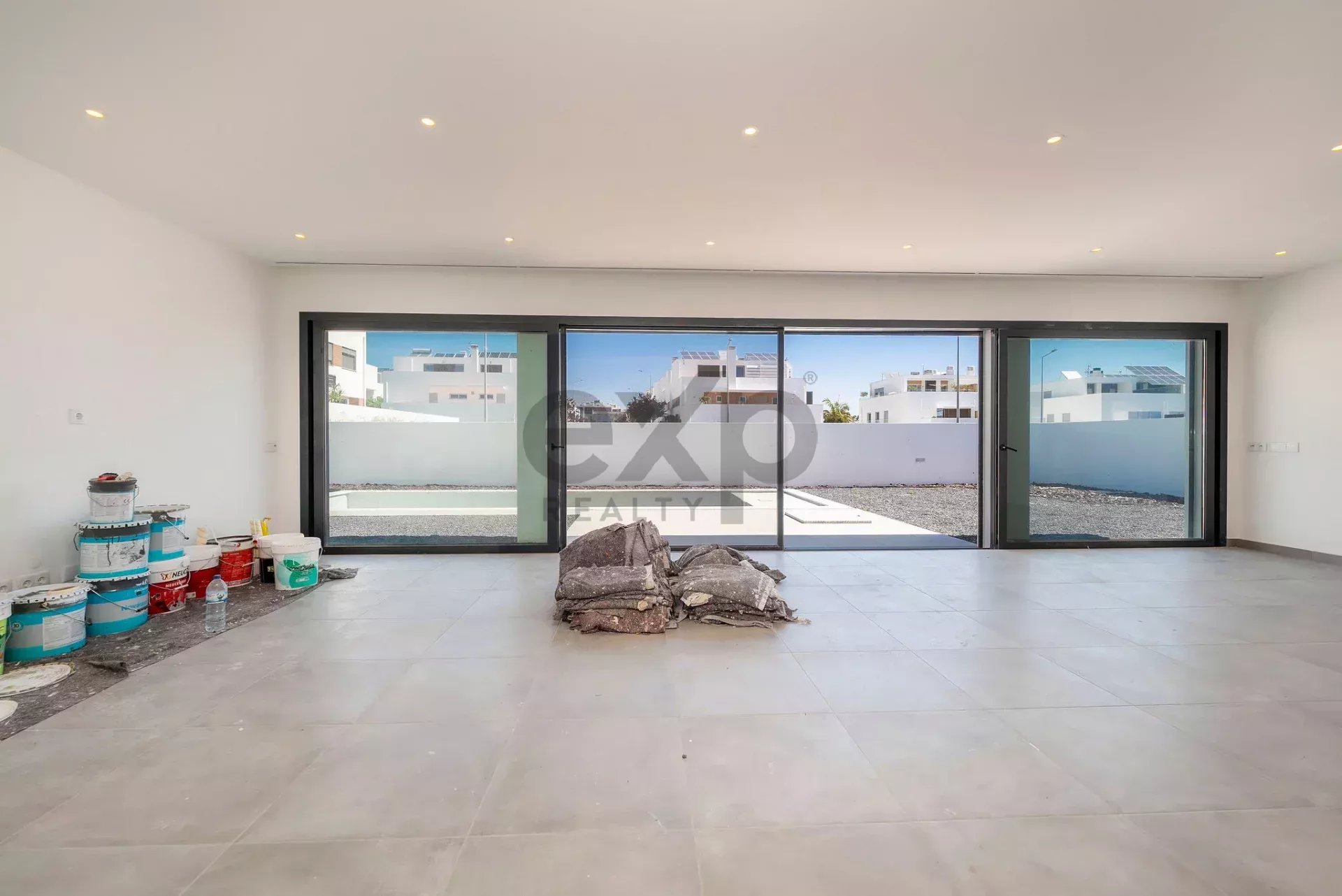 Contemporary six‑bedroom home recently constructed by Tavira Waterfront 85992139 image 11
