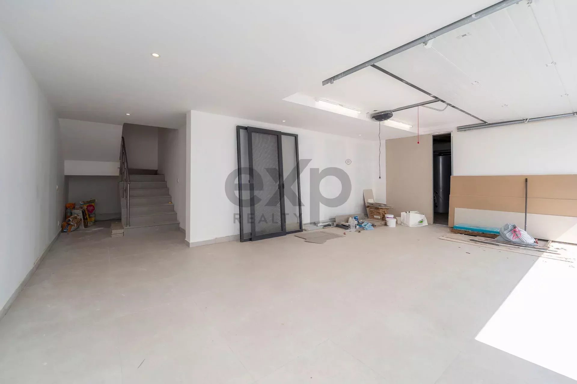 Contemporary six‑bedroom home recently constructed by Tavira Waterfront 85992139 image 86