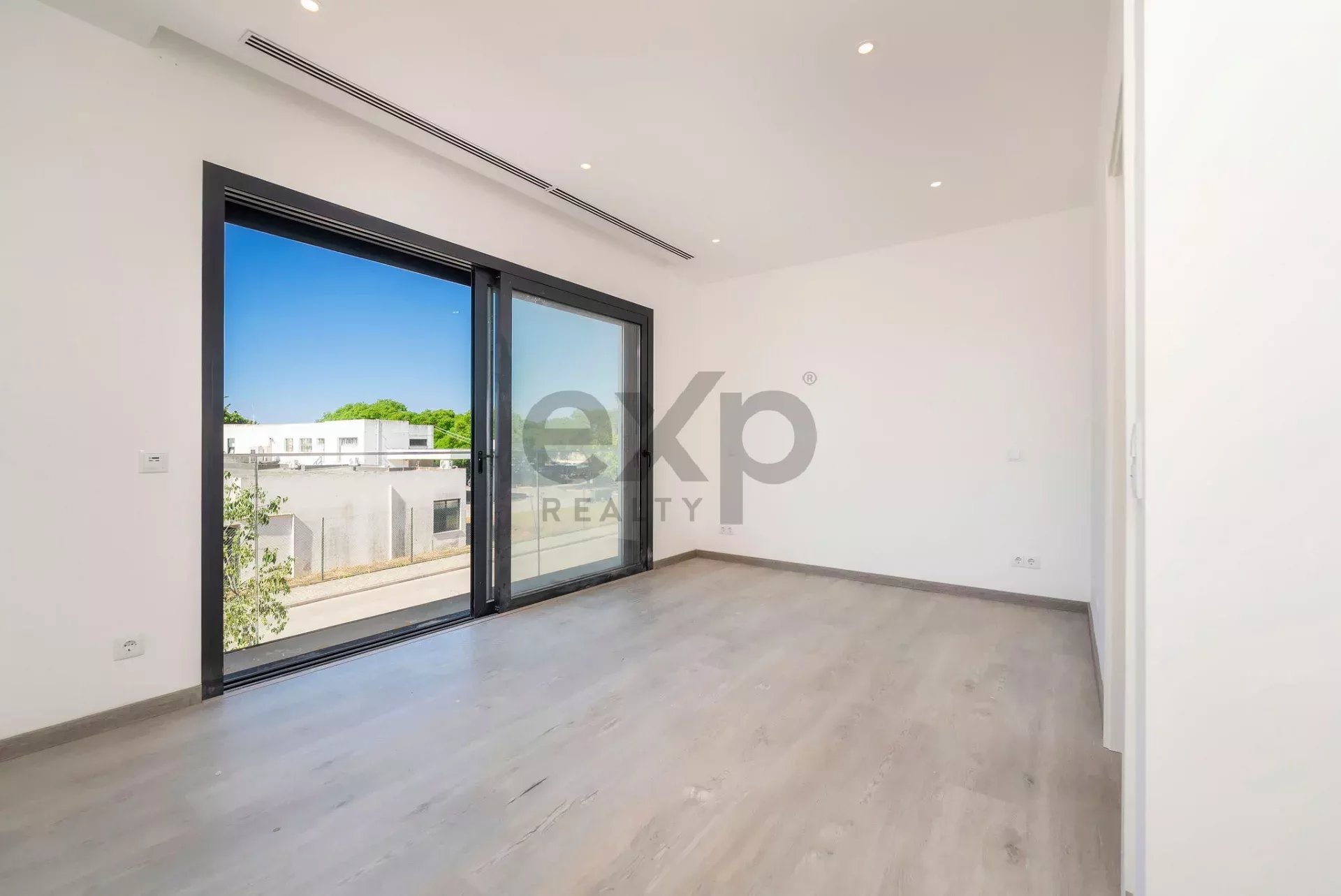 Contemporary six‑bedroom home recently constructed by Tavira Waterfront 85992139 image 56