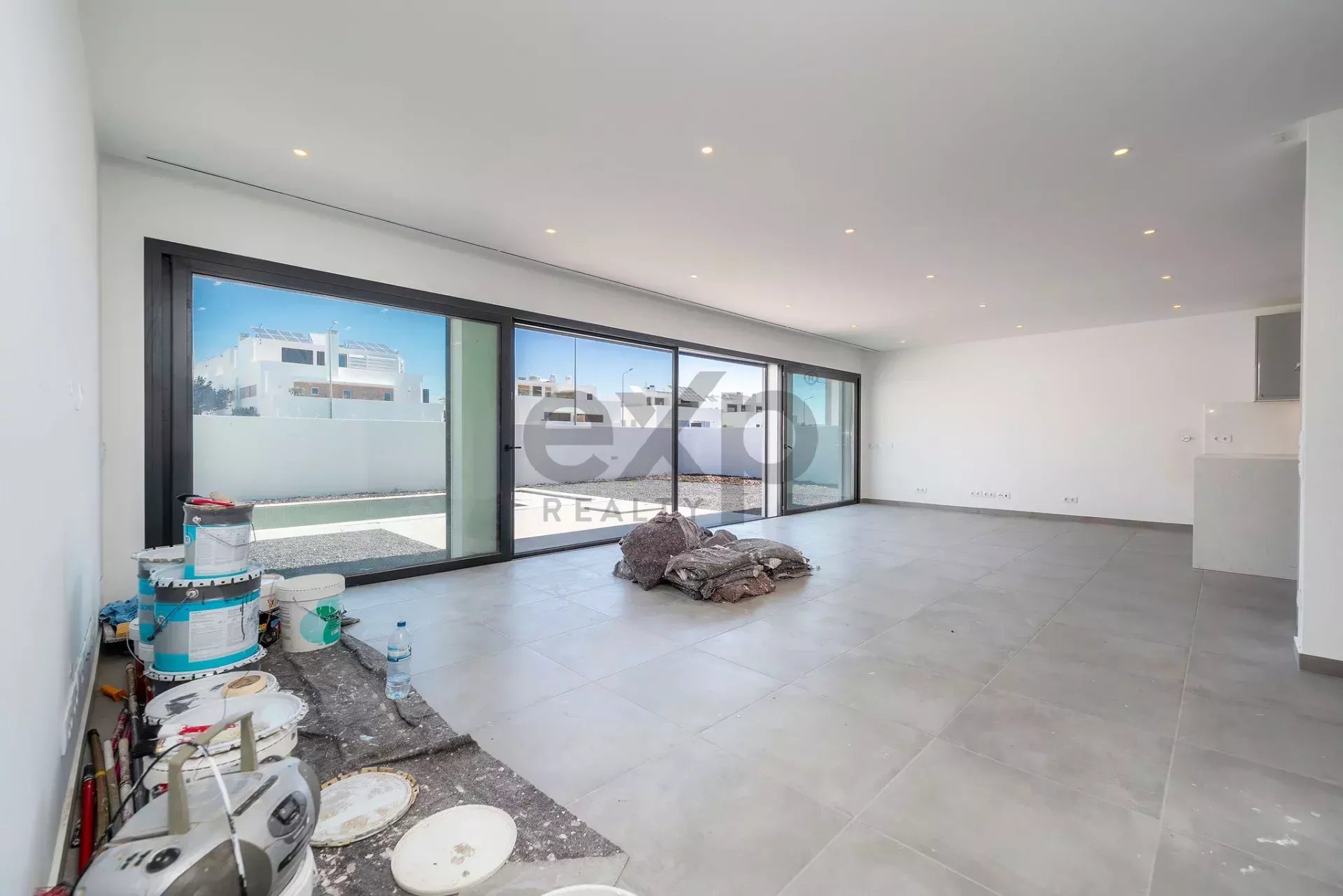 Contemporary six‑bedroom home recently constructed by Tavira Waterfront 85992139 image 14