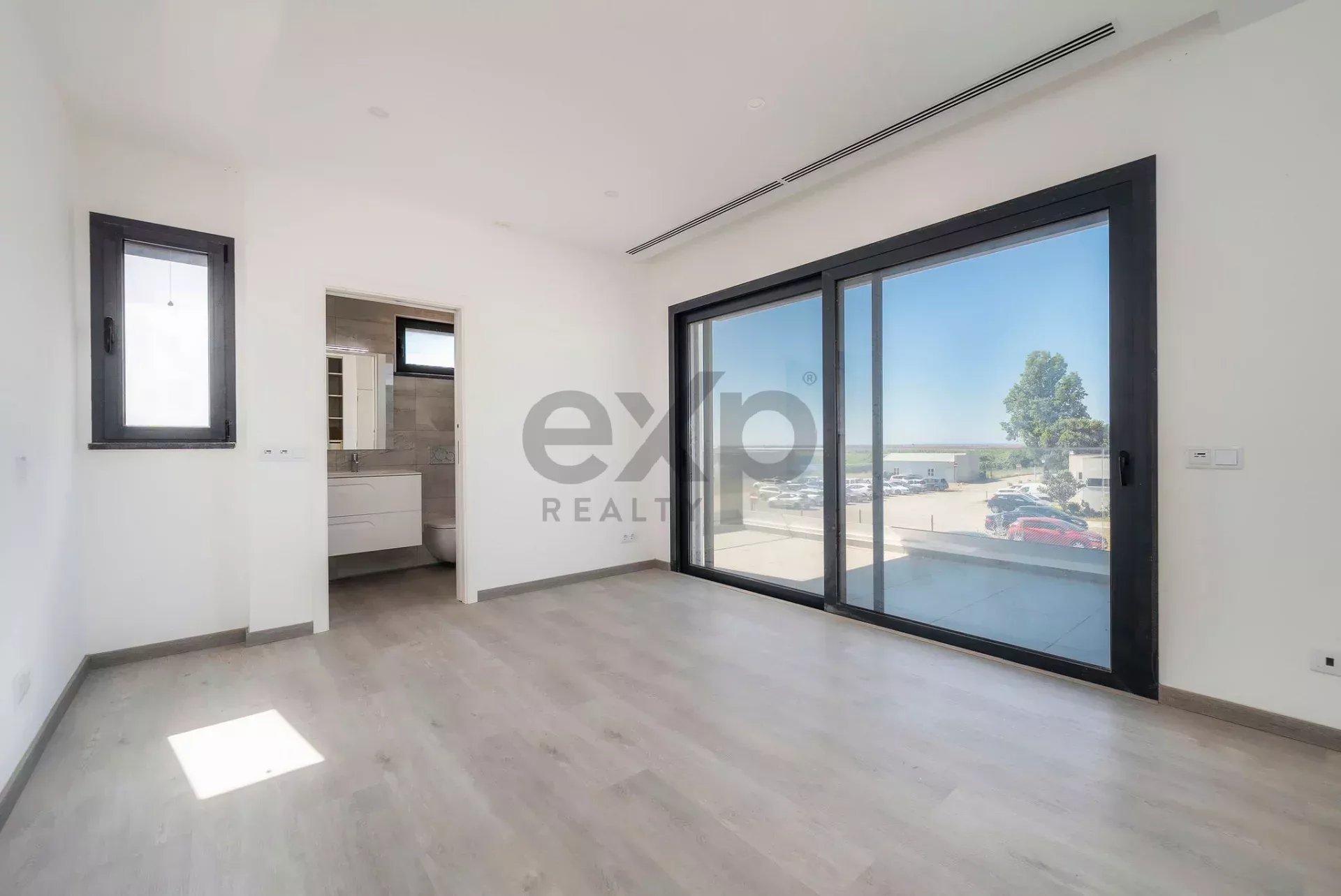 Contemporary six‑bedroom home recently constructed by Tavira Waterfront 85992139 image 52