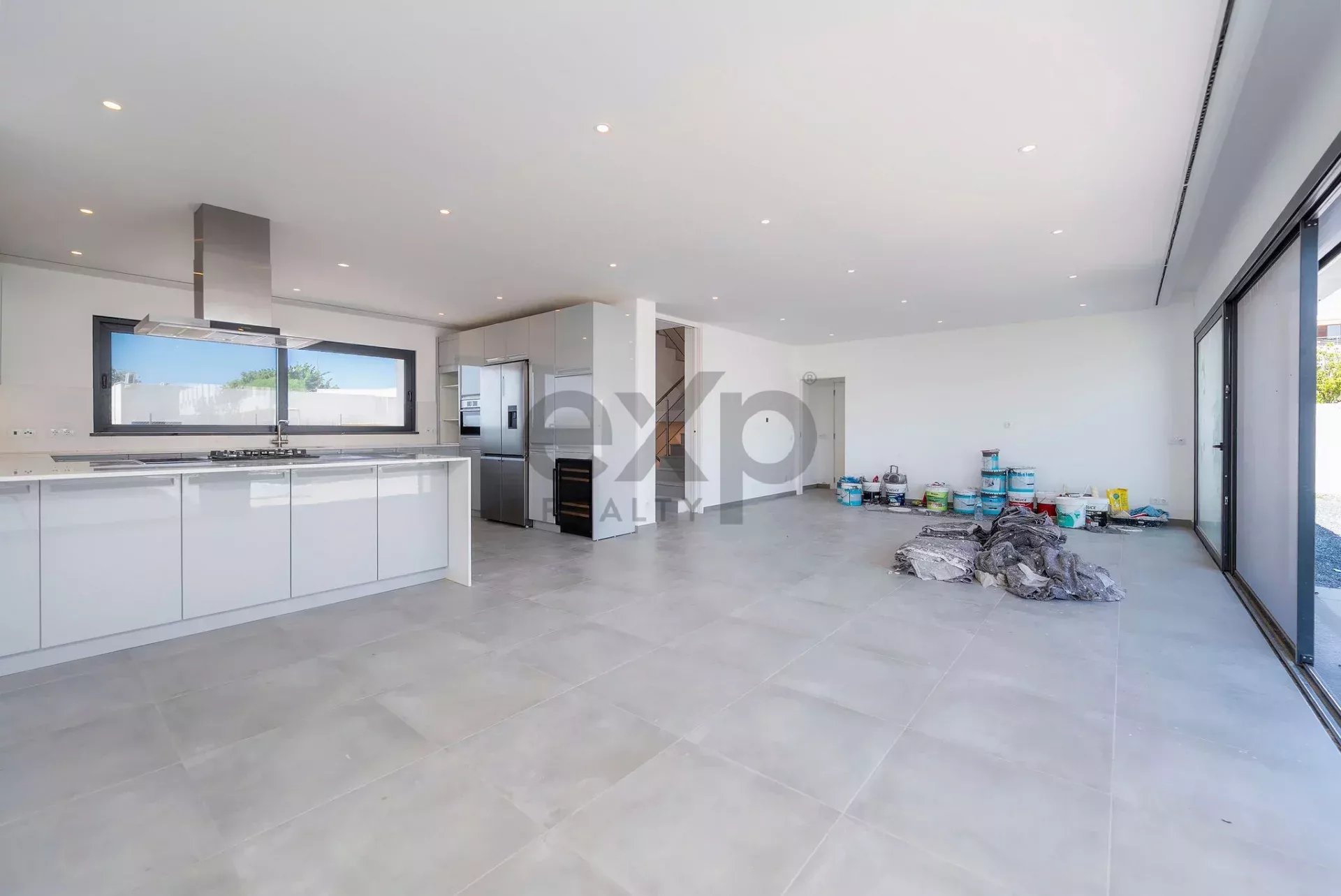 Contemporary six‑bedroom home recently constructed by Tavira Waterfront 85992139 image 12