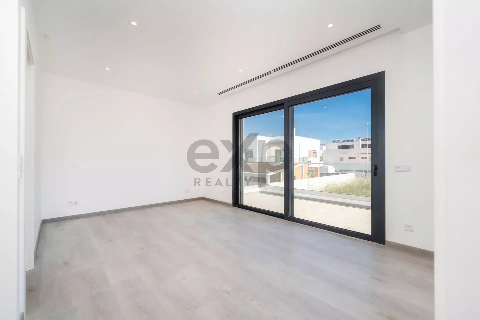 Contemporary six‑bedroom home recently constructed by Tavira Waterfront 85992139 image 33