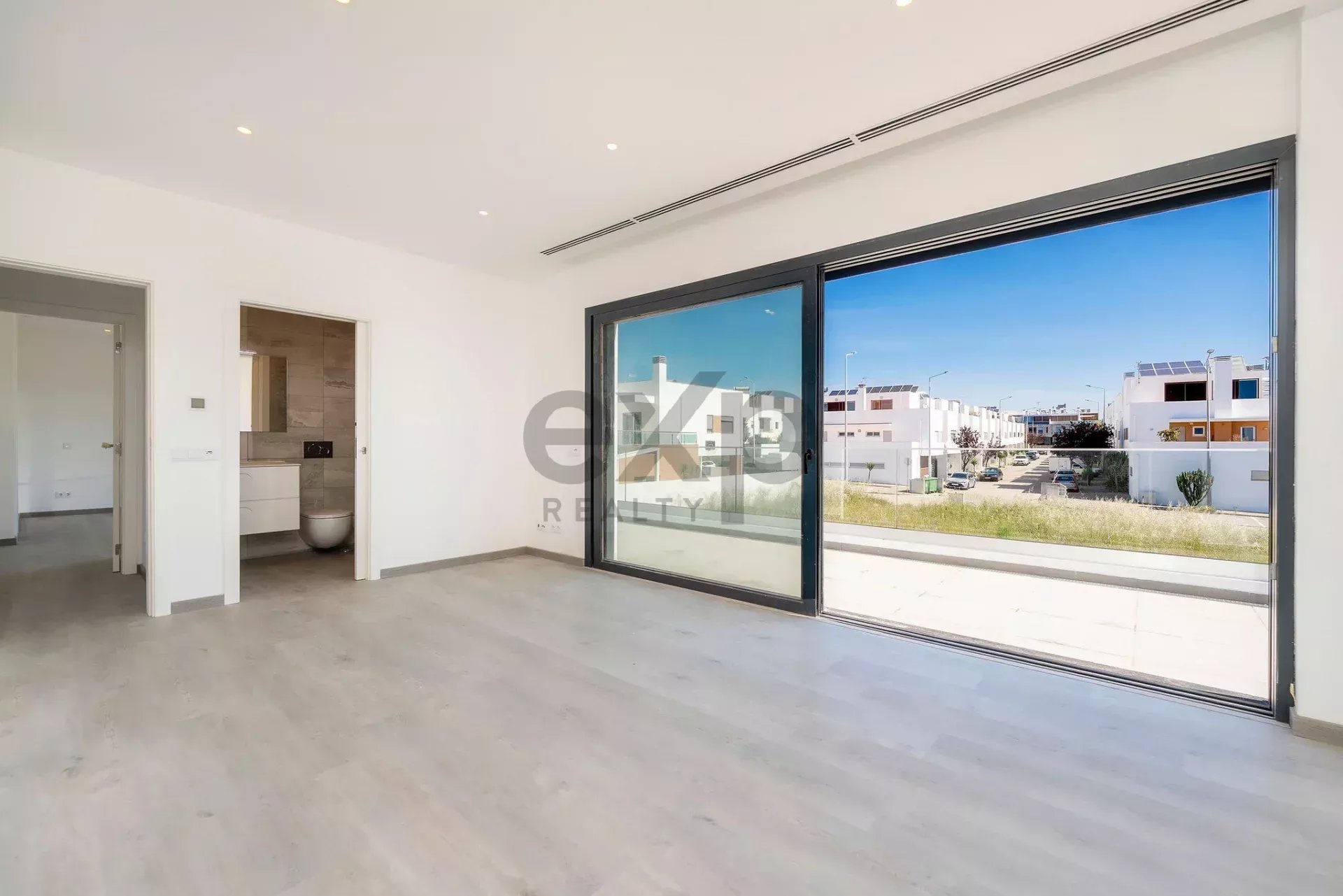 Contemporary six‑bedroom home recently constructed by Tavira Waterfront 85992139 image 40
