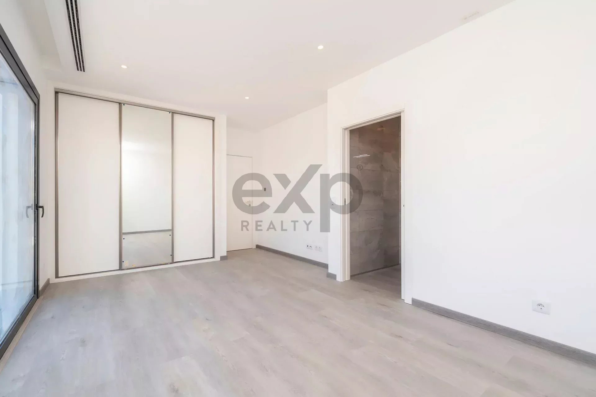 Contemporary six‑bedroom home recently constructed by Tavira Waterfront 85992139 image 35