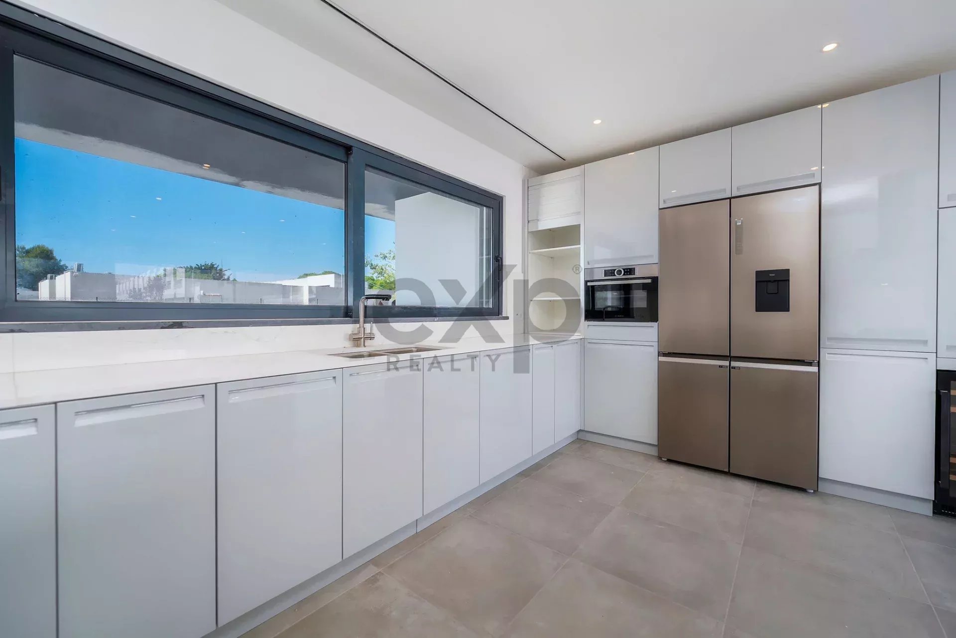 Contemporary six‑bedroom home recently constructed by Tavira Waterfront 85992139 image 17