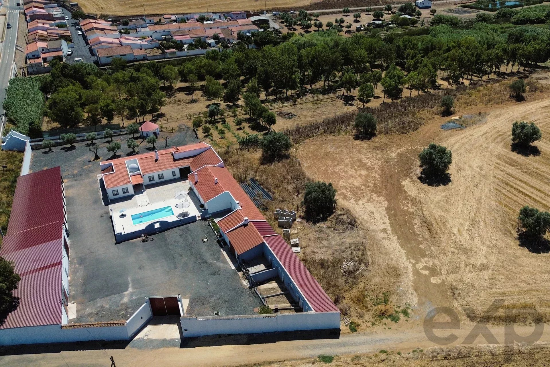 <|channel|>final <|constrain|>pt<|message|>Propriedade Equestre de Luxo, Casa de Hóspedes 85992157 image 9