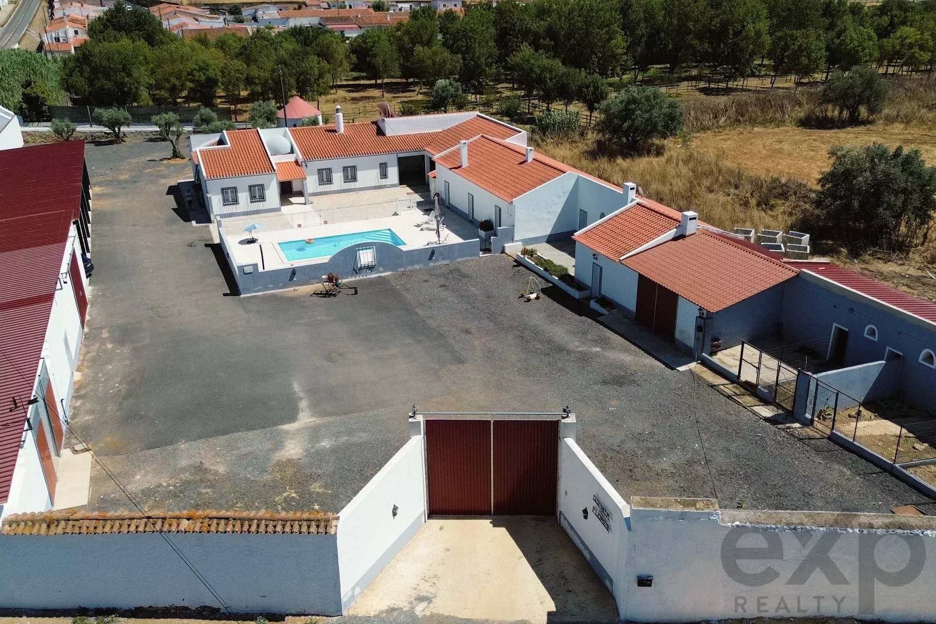 <|channel|>final <|constrain|>pt<|message|>Propriedade Equestre de Luxo, Casa de Hóspedes 85992157 image 11