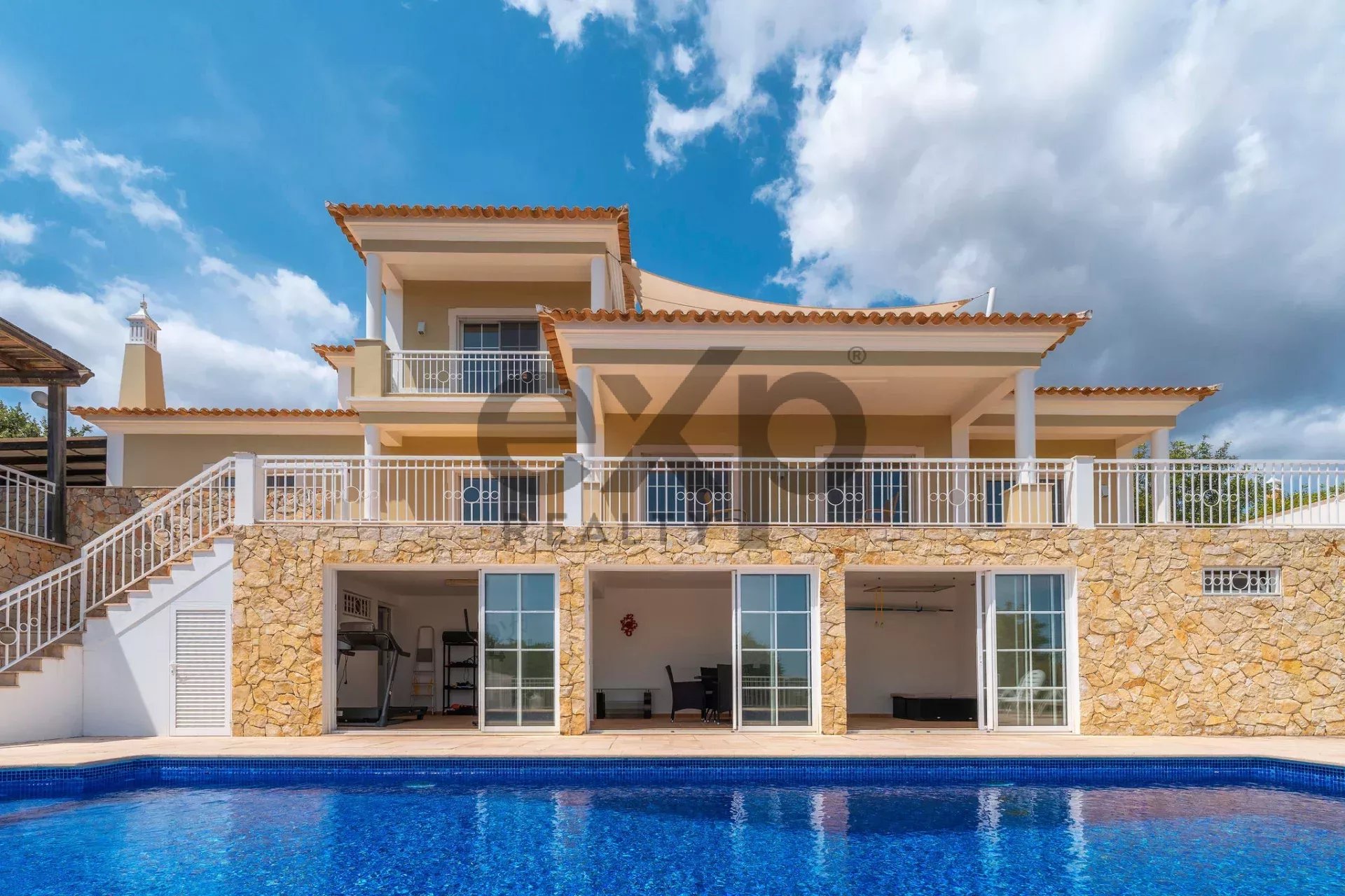 Moradia V4 com vistas desafogadas e piscina em São Brás de Alportel, Algarve