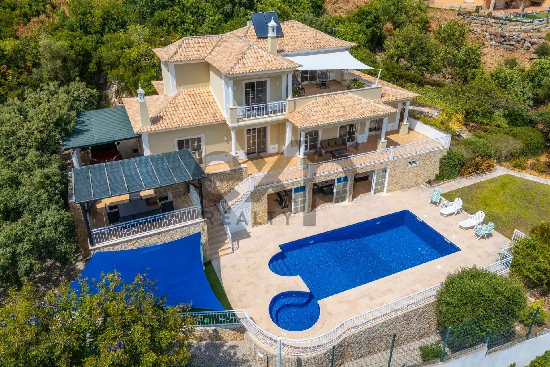 Moradia V4 com vistas desafogadas e piscina em São Brás de Alportel, Algarve