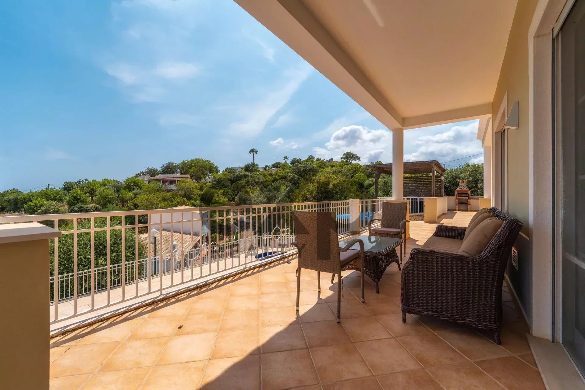 Moradia V4 com vistas desafogadas e piscina em São Brás de Alportel, Algarve