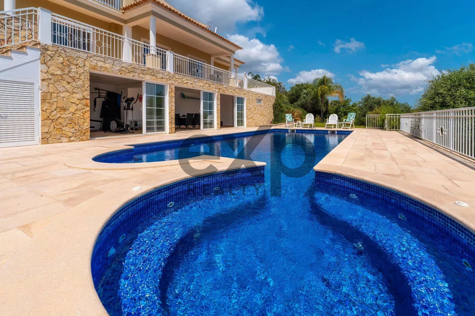 Moradia V4 com vistas desafogadas e piscina em São Brás de Alportel, Algarve