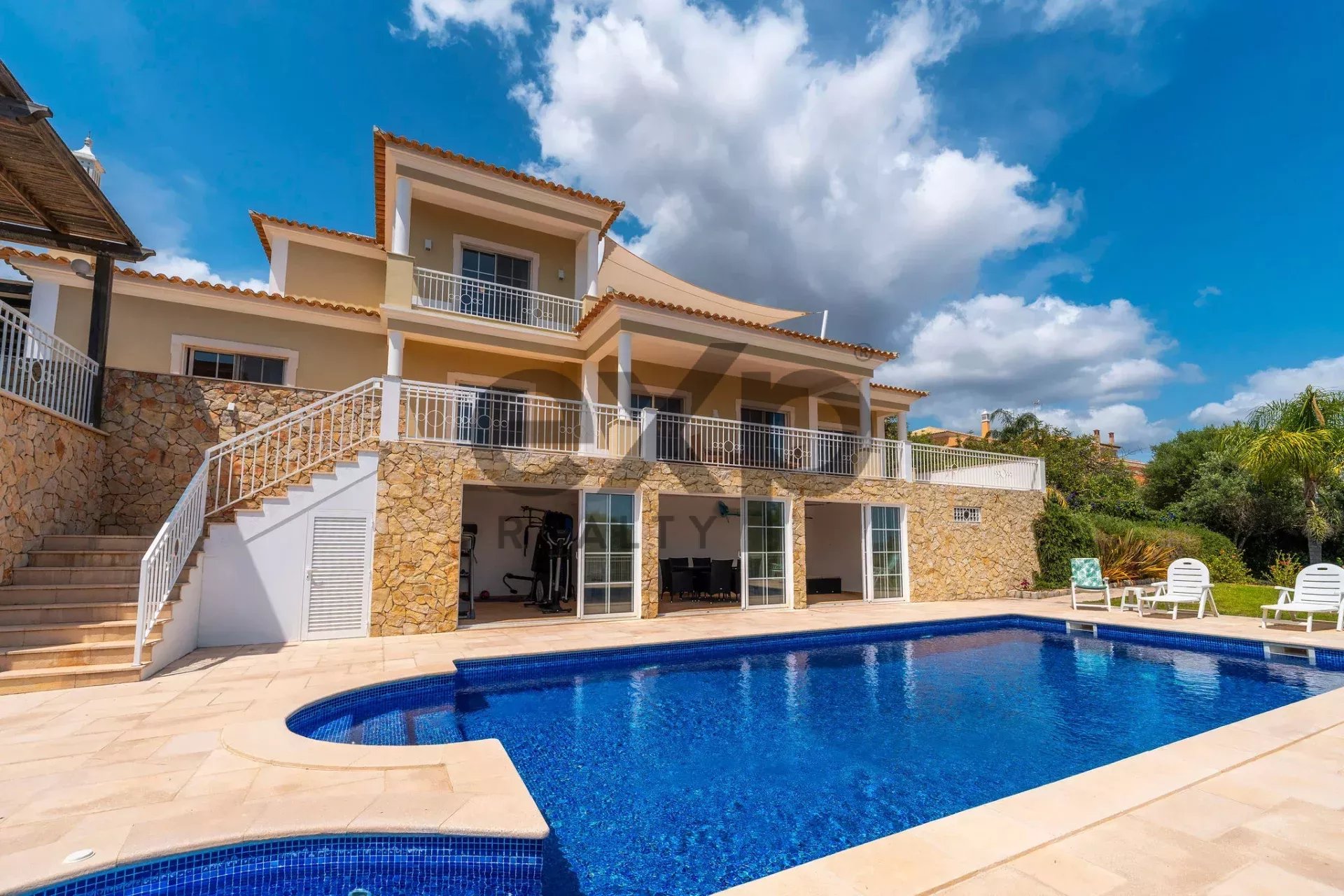 Moradia V4 com vistas desafogadas e piscina em São Brás de Alportel, Algarve