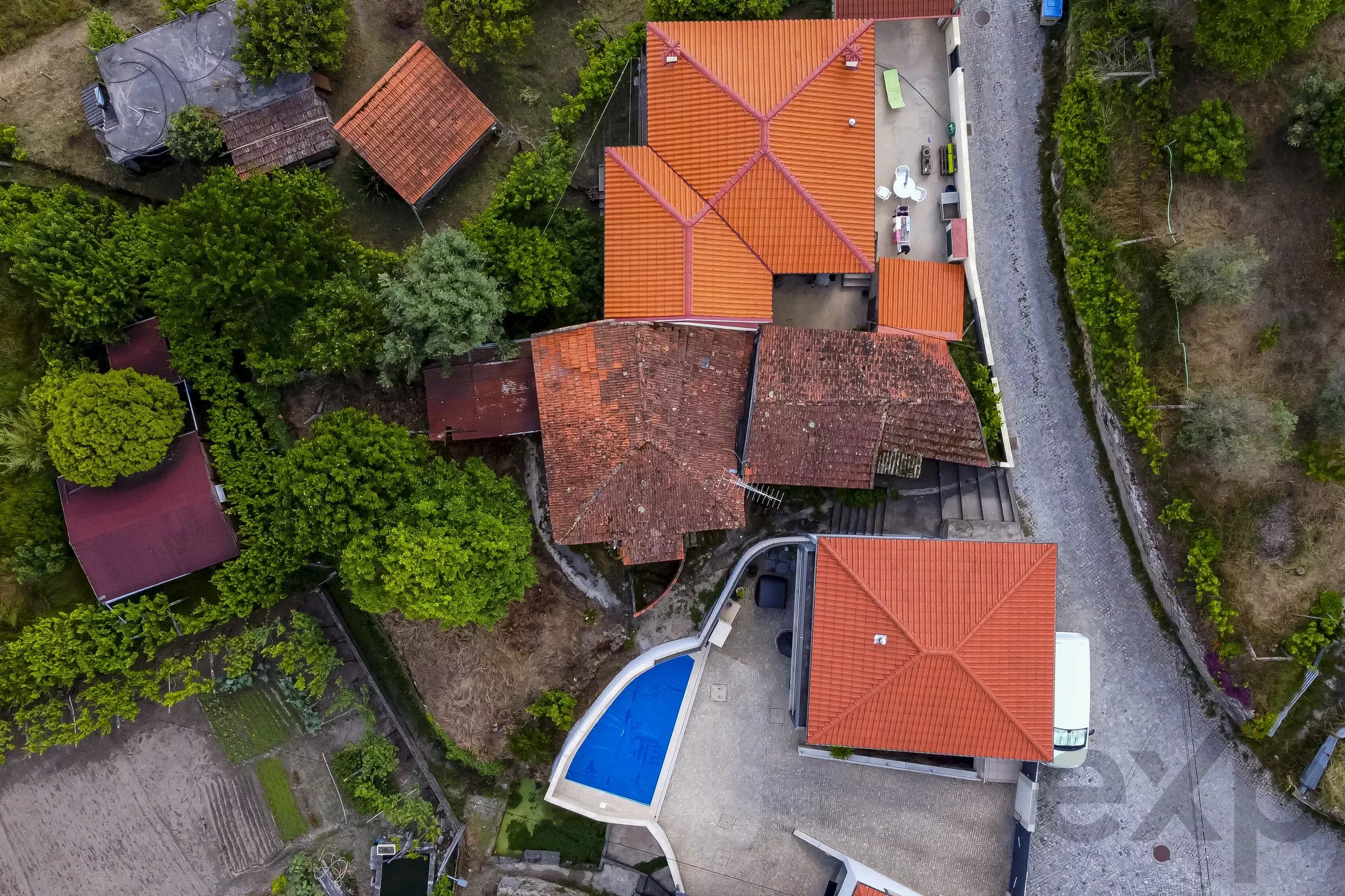 Duas Moradias (T2+T1) com logradouro em Santa Cruz do Douro – Baião