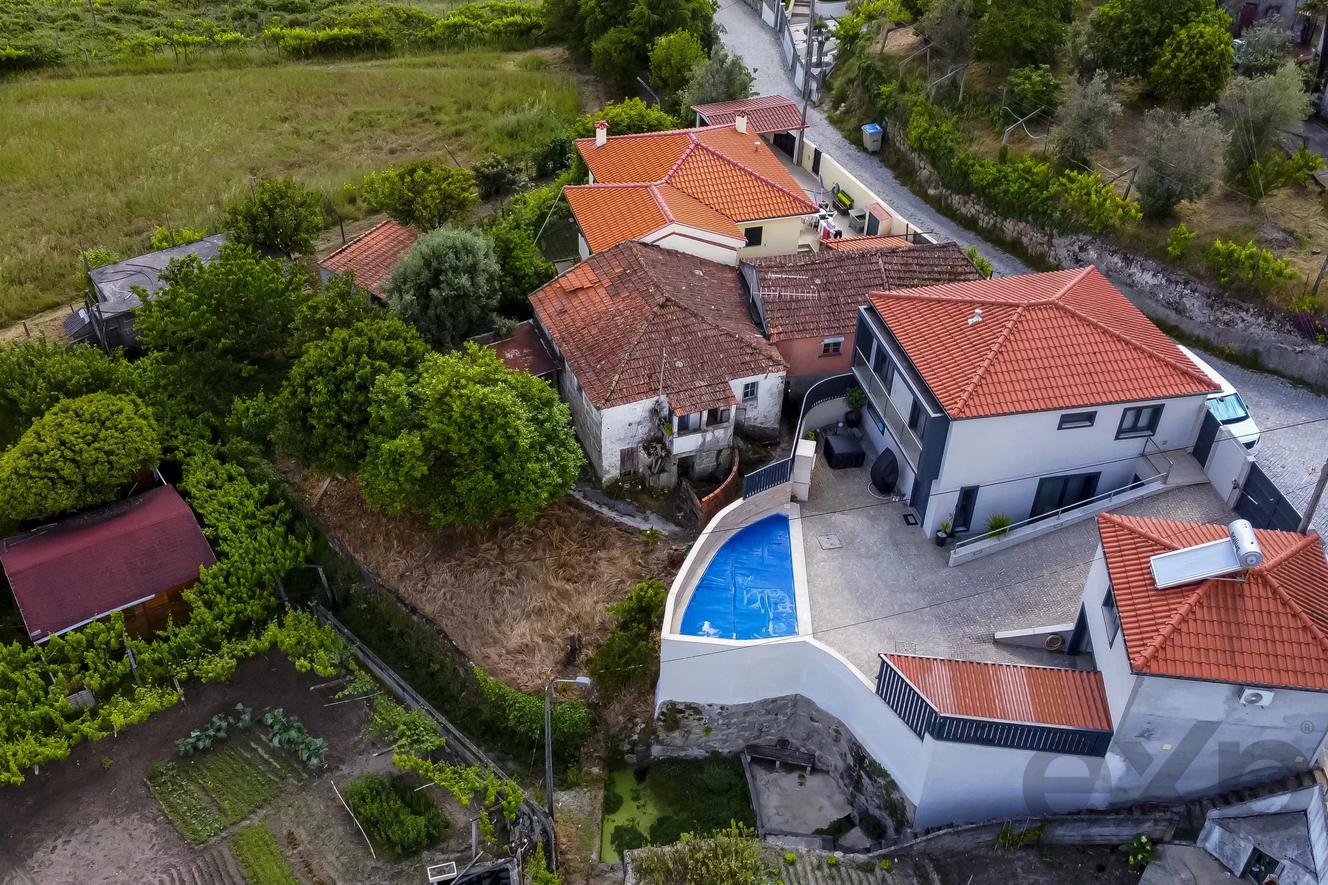 Duas Moradias (T2+T1) com logradouro em Santa Cruz do Douro – Baião