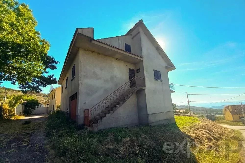 Moradia V3 em Bornes, Macedo de Cavaleiros em fase de construção