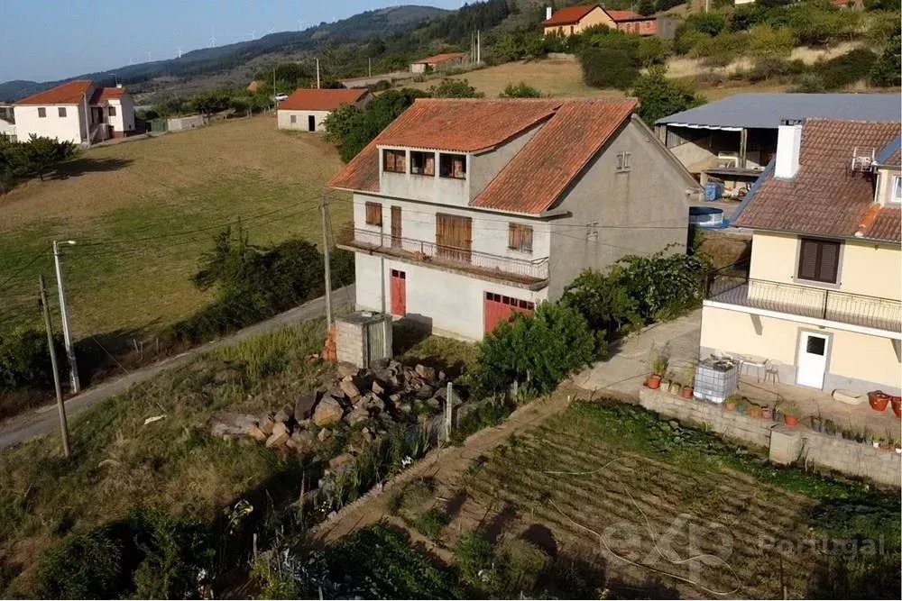 Moradia V3 em Bornes, Macedo de Cavaleiros em fase de construção