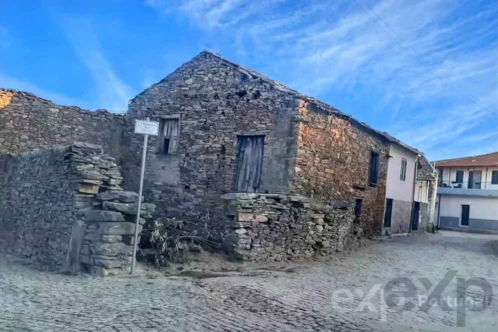 Casa de pedra em São Salvador, Mirandela