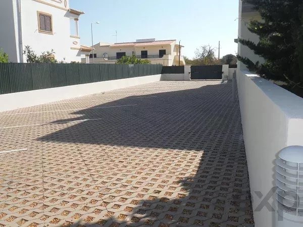 Vende-se moradia T4, em Condomínio Fechado