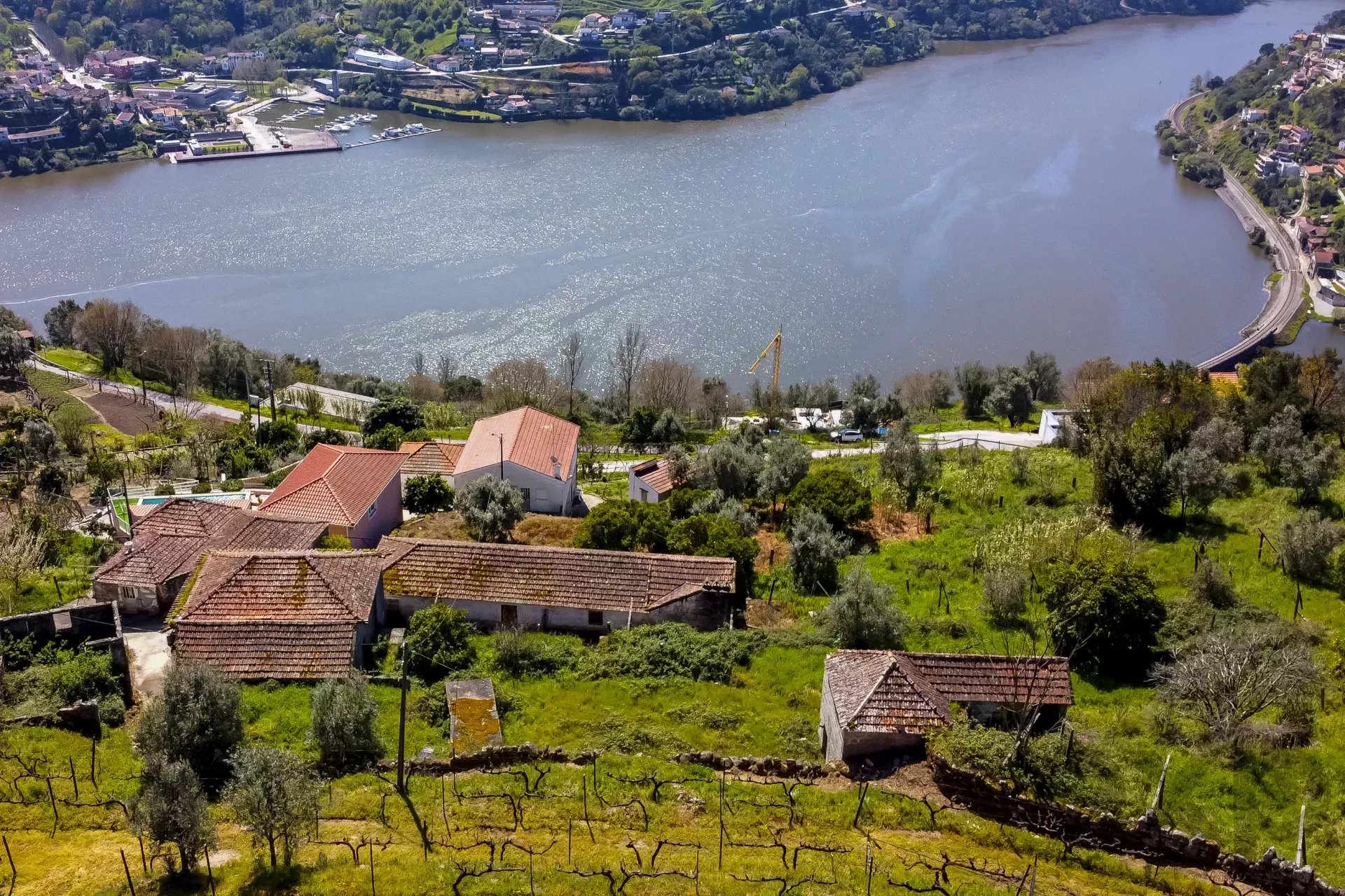 8 Suítes | Vistas sobre o Rio Douro – Um Refúgio de Luxo Sustentável no Douro