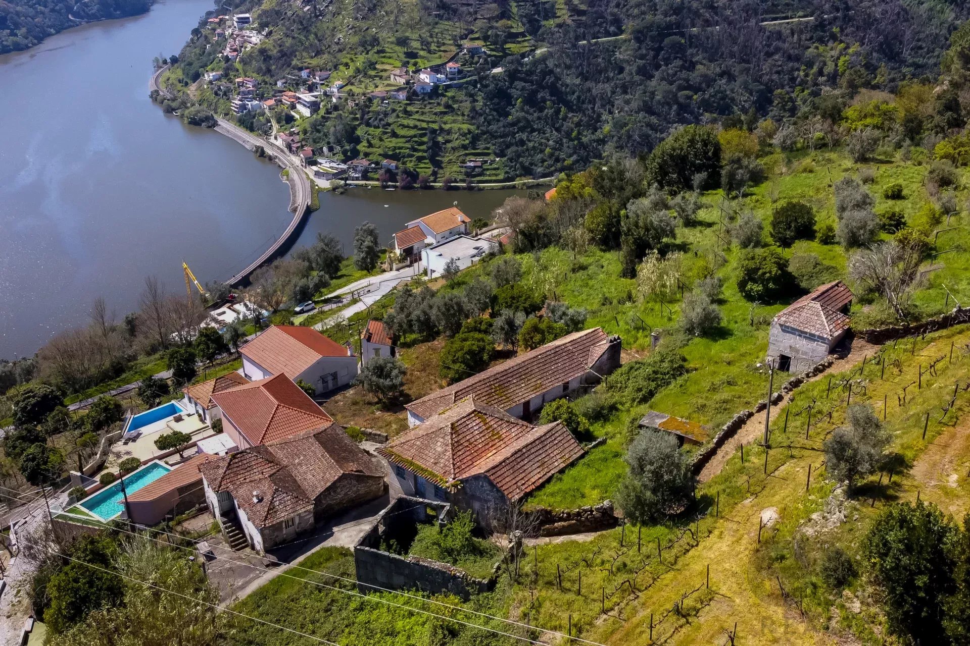 8 Suítes | Vistas sobre o Rio Douro – Um Refúgio de Luxo Sustentável no Douro
