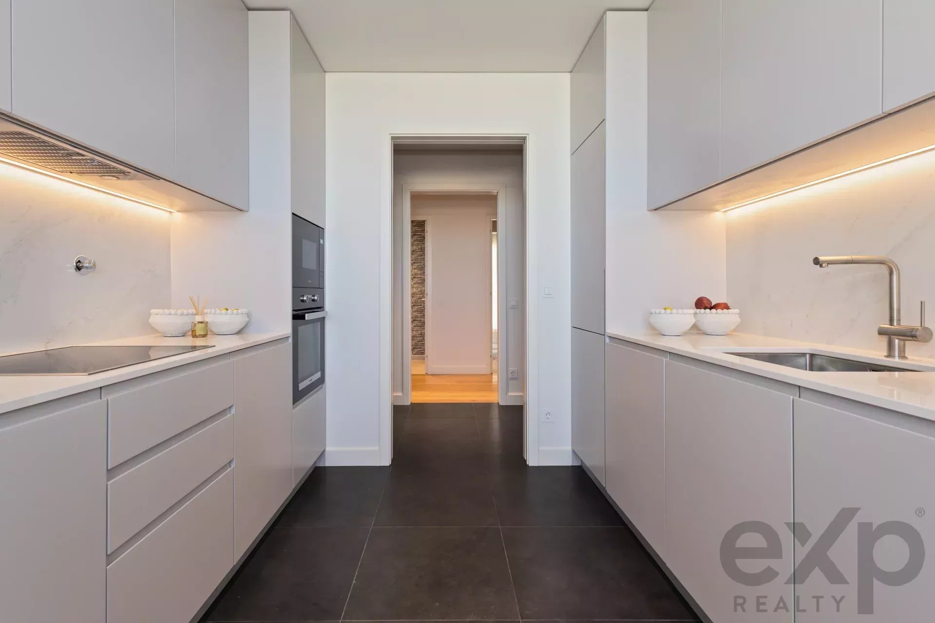 Luxury Apartment with 2 Bedrooms in Quarteira, Algarve 86117329 image 16