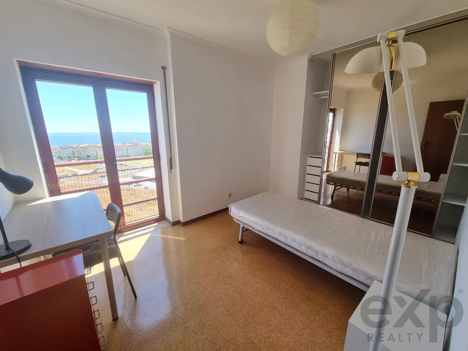 Apartamento T4 Mobiliado com Vista Rio em Marvila, Lisboa